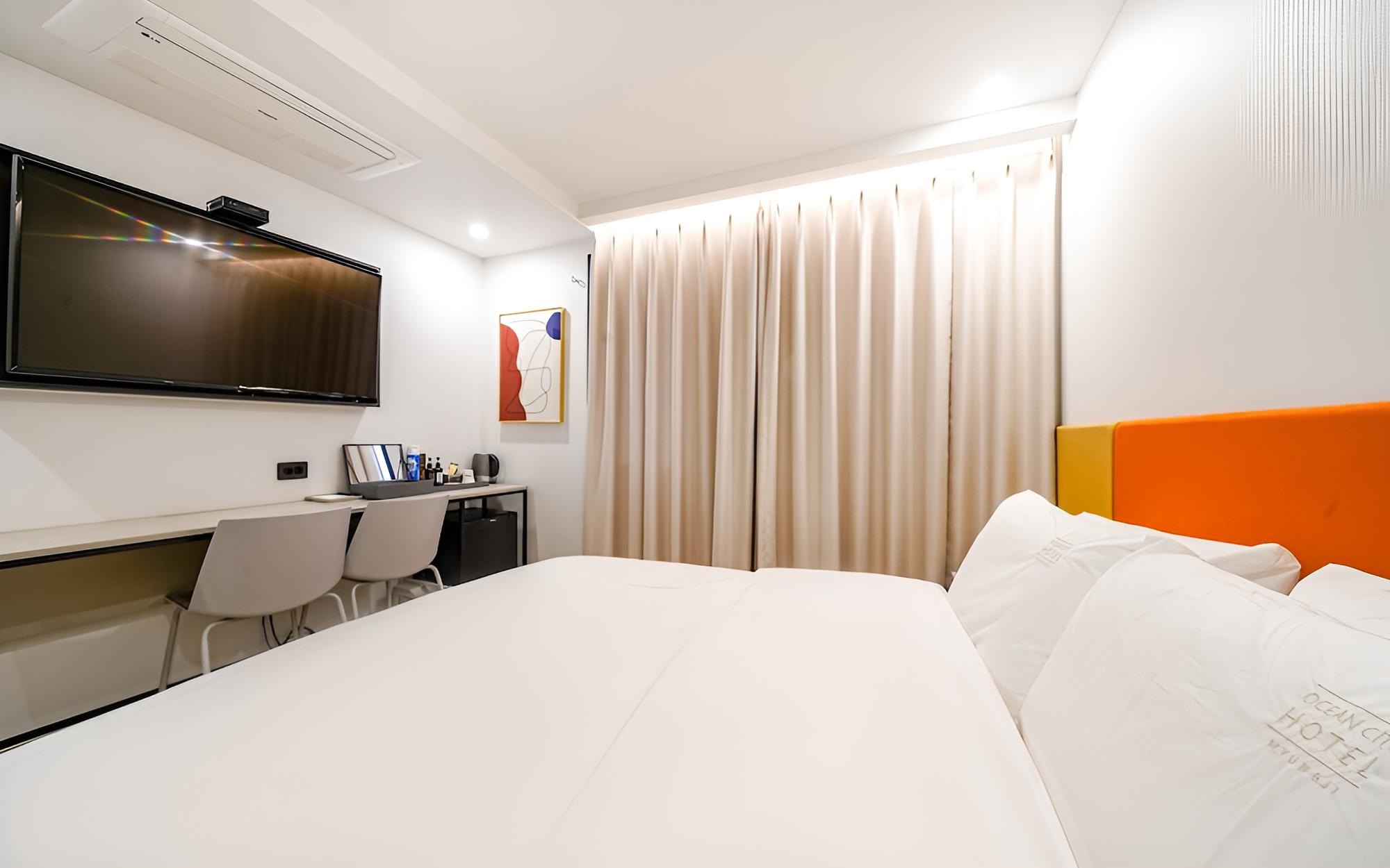 Room (Deluxe (Styler Bathtub OTT Breakfast)) - Photo 7