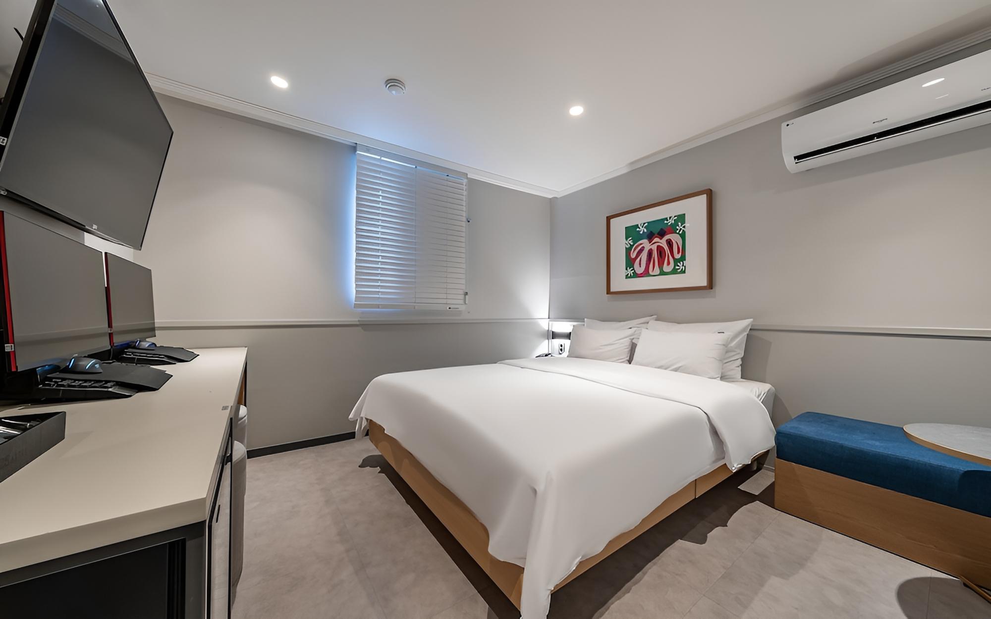 Room (First-come-first-served special offer)