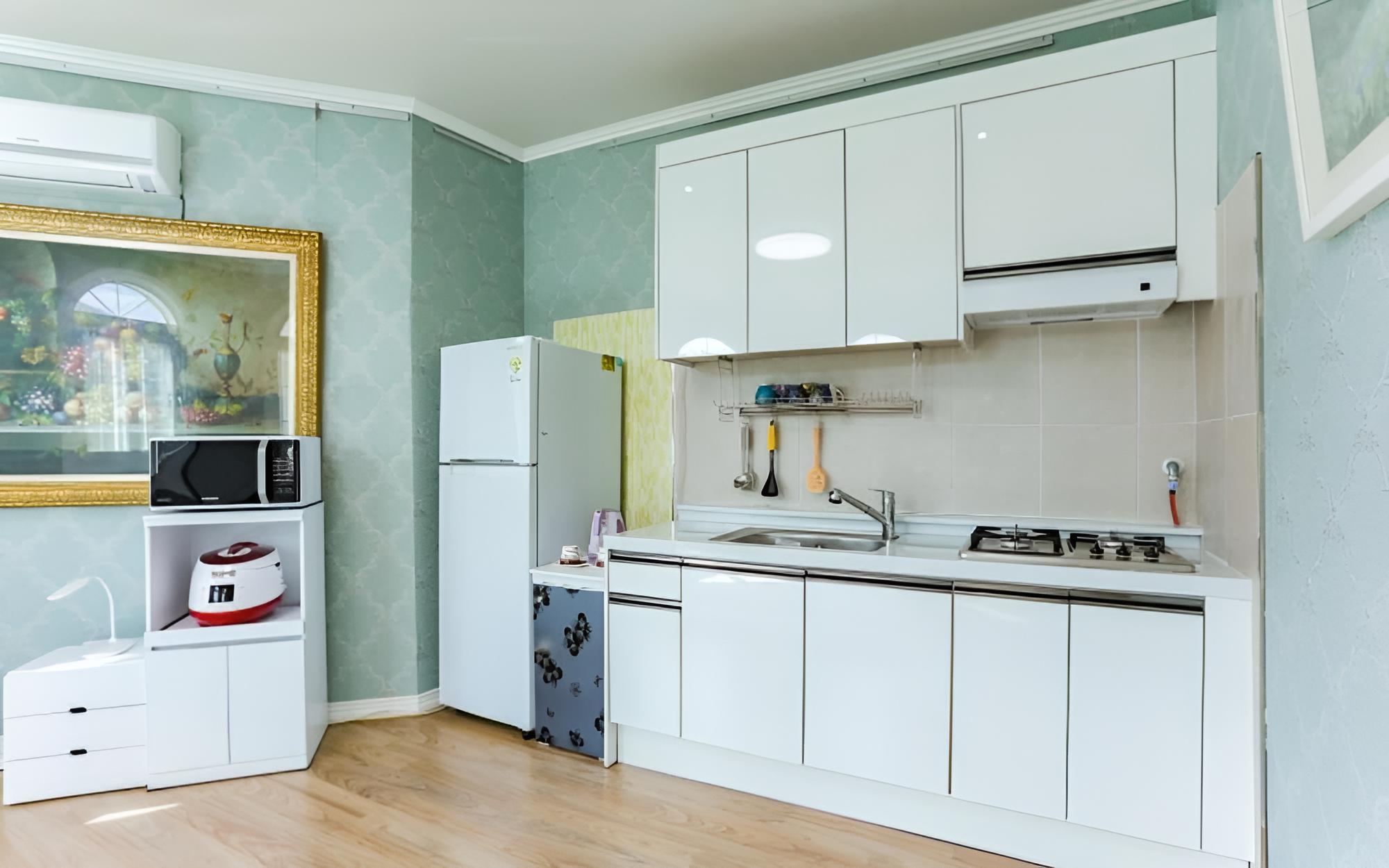 Room (Evergreen) - Photo 2