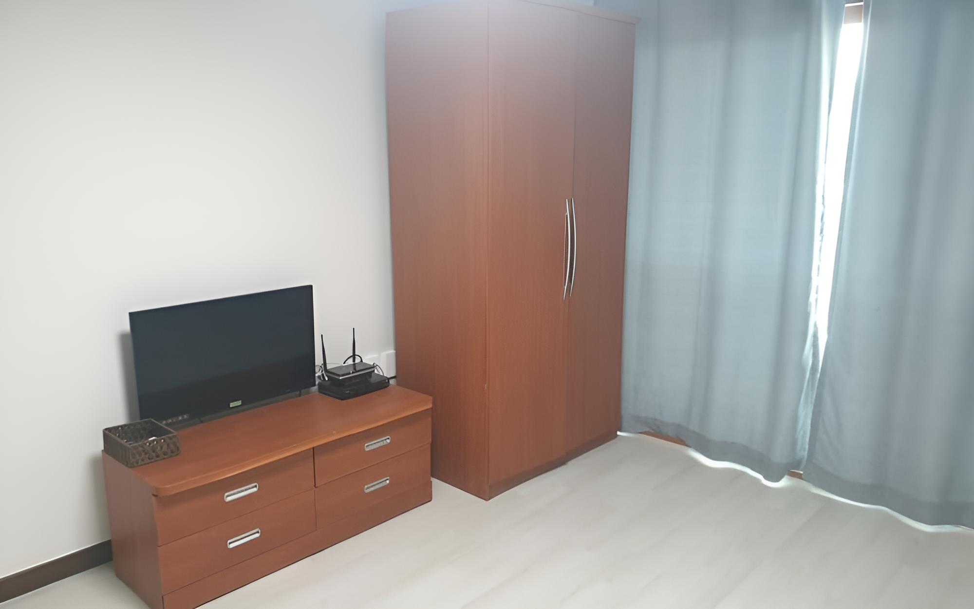 Room (Family Room-206)
