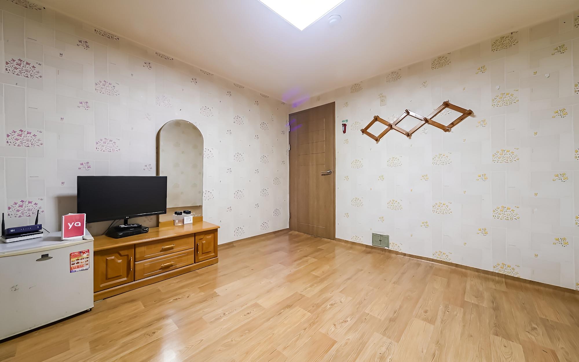 Room (Ondol Room)