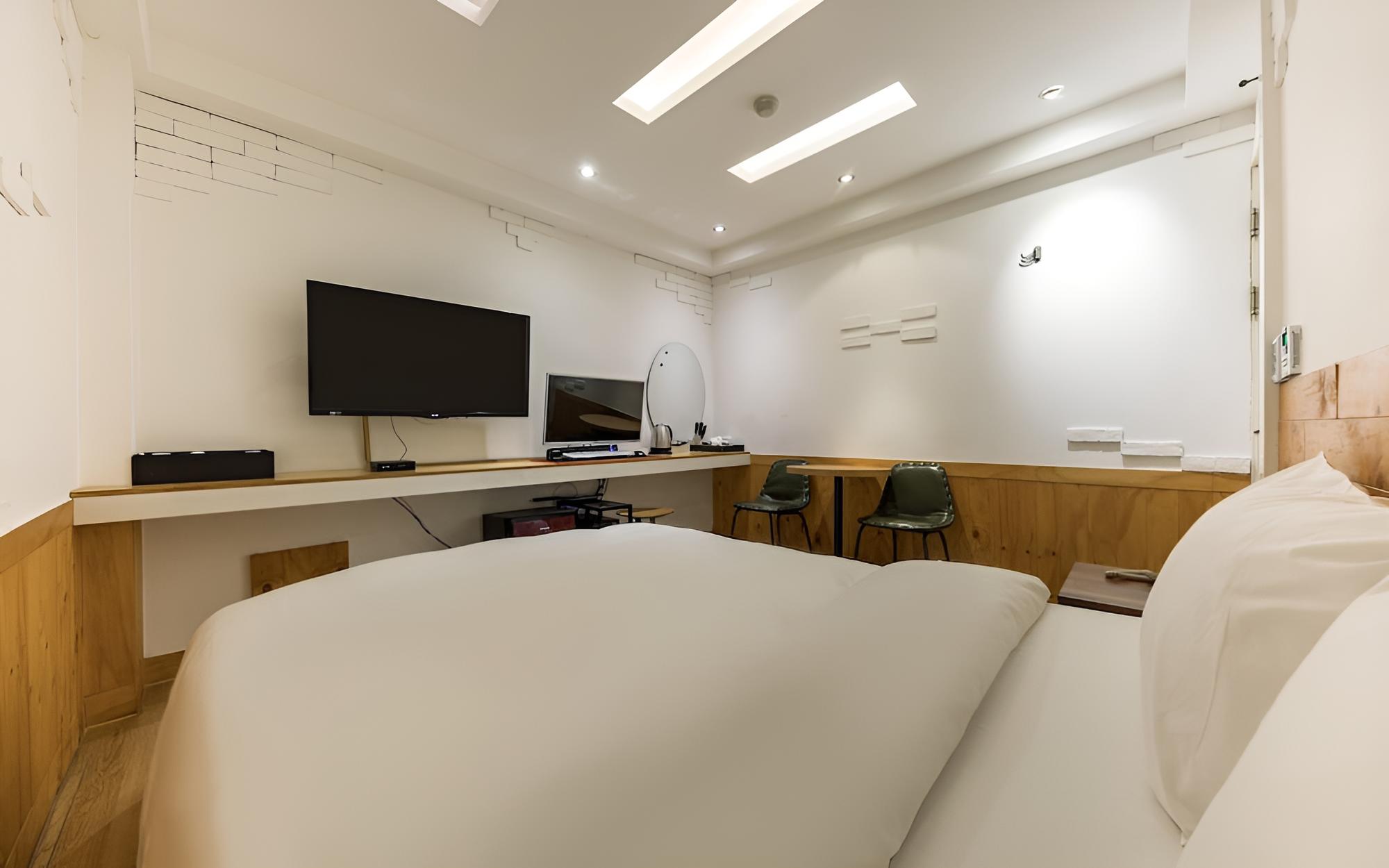 Room (High-spec PC gaming room (rooms rando)