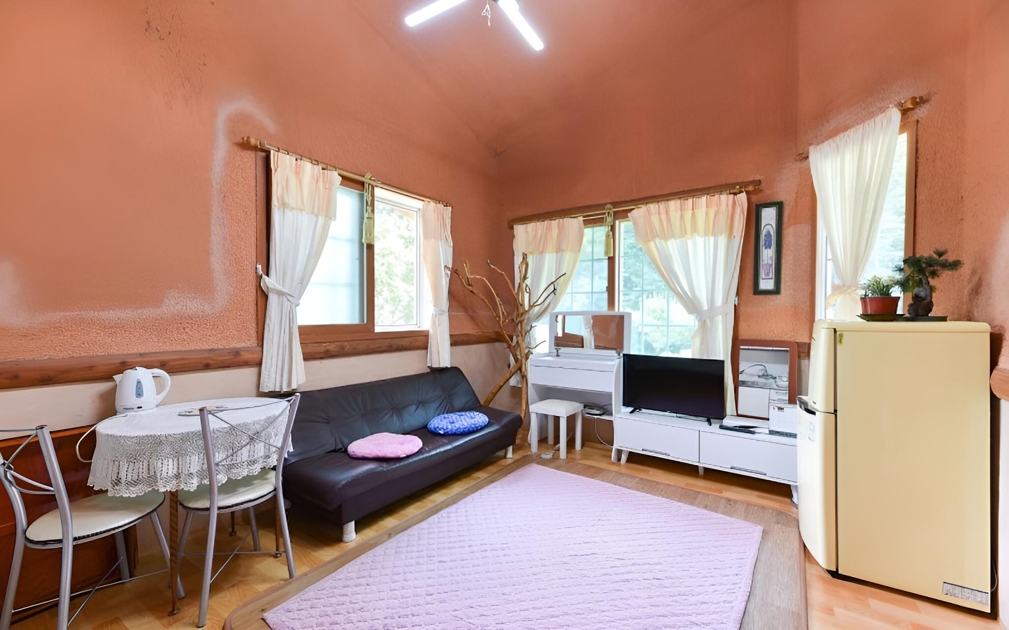 Room (Sunshine)