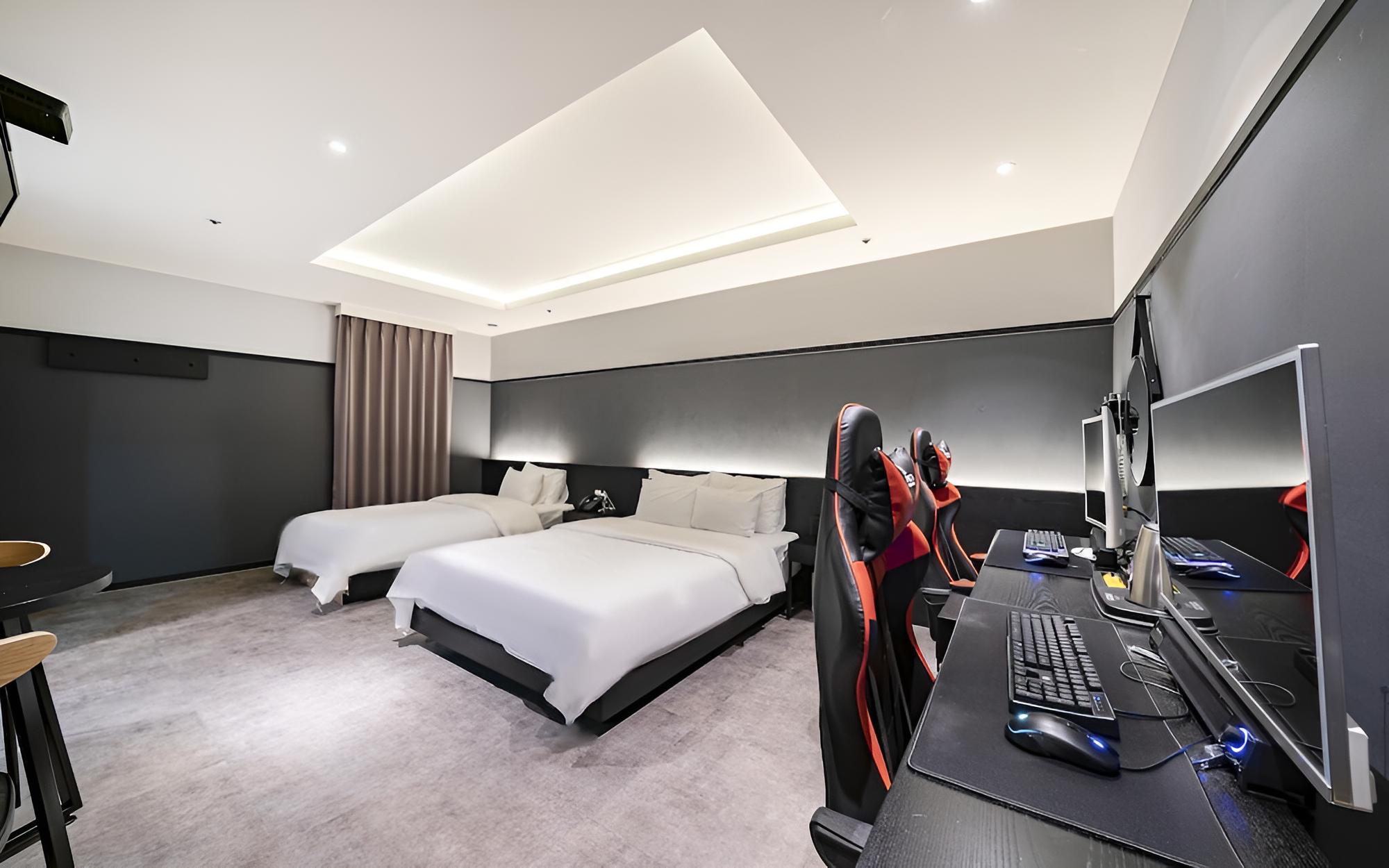 Room (Premium Twin - Hard Drive-Less 2PC Sp)