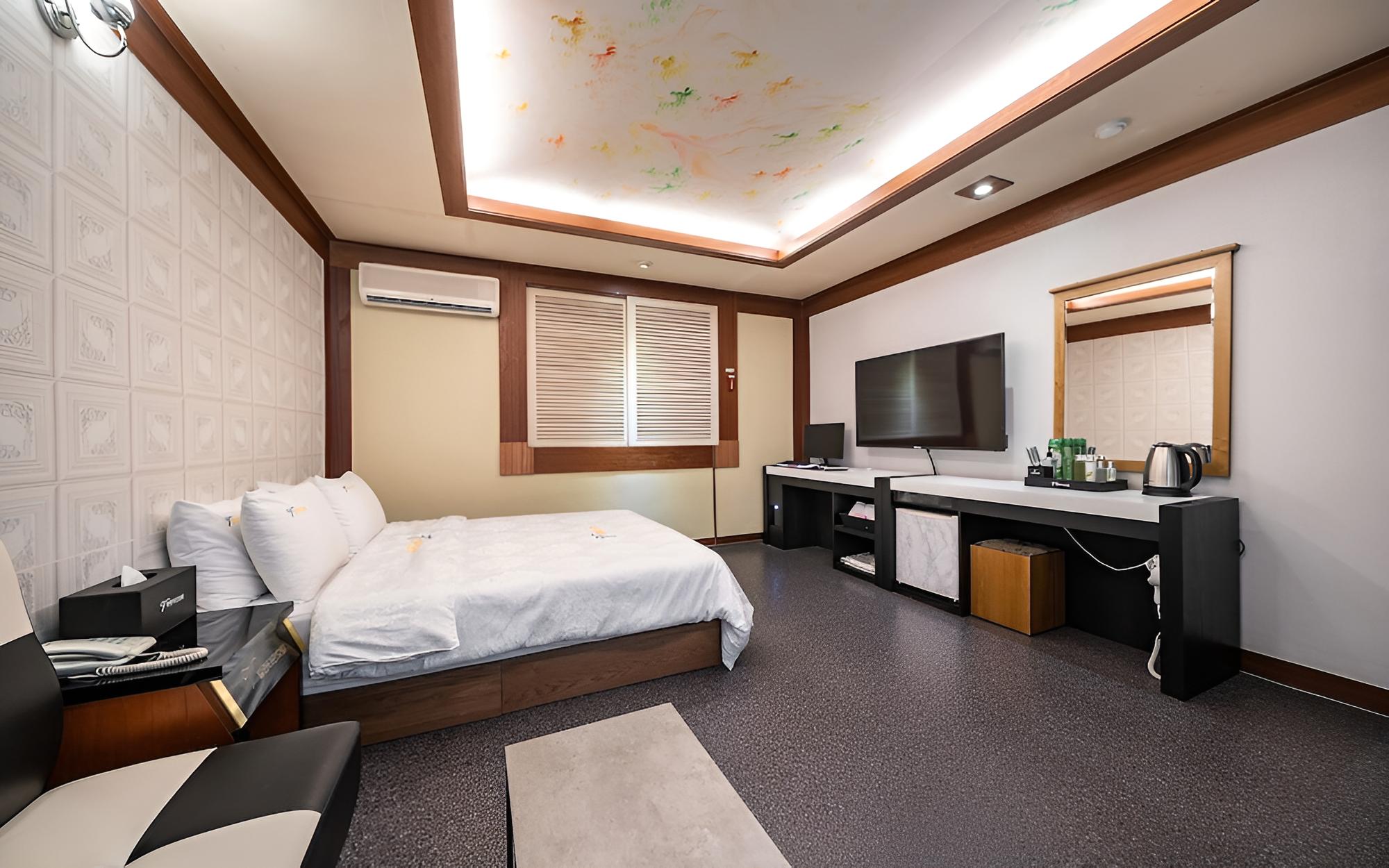 Room (Double B (One-click TV Netflix free v) photo 2