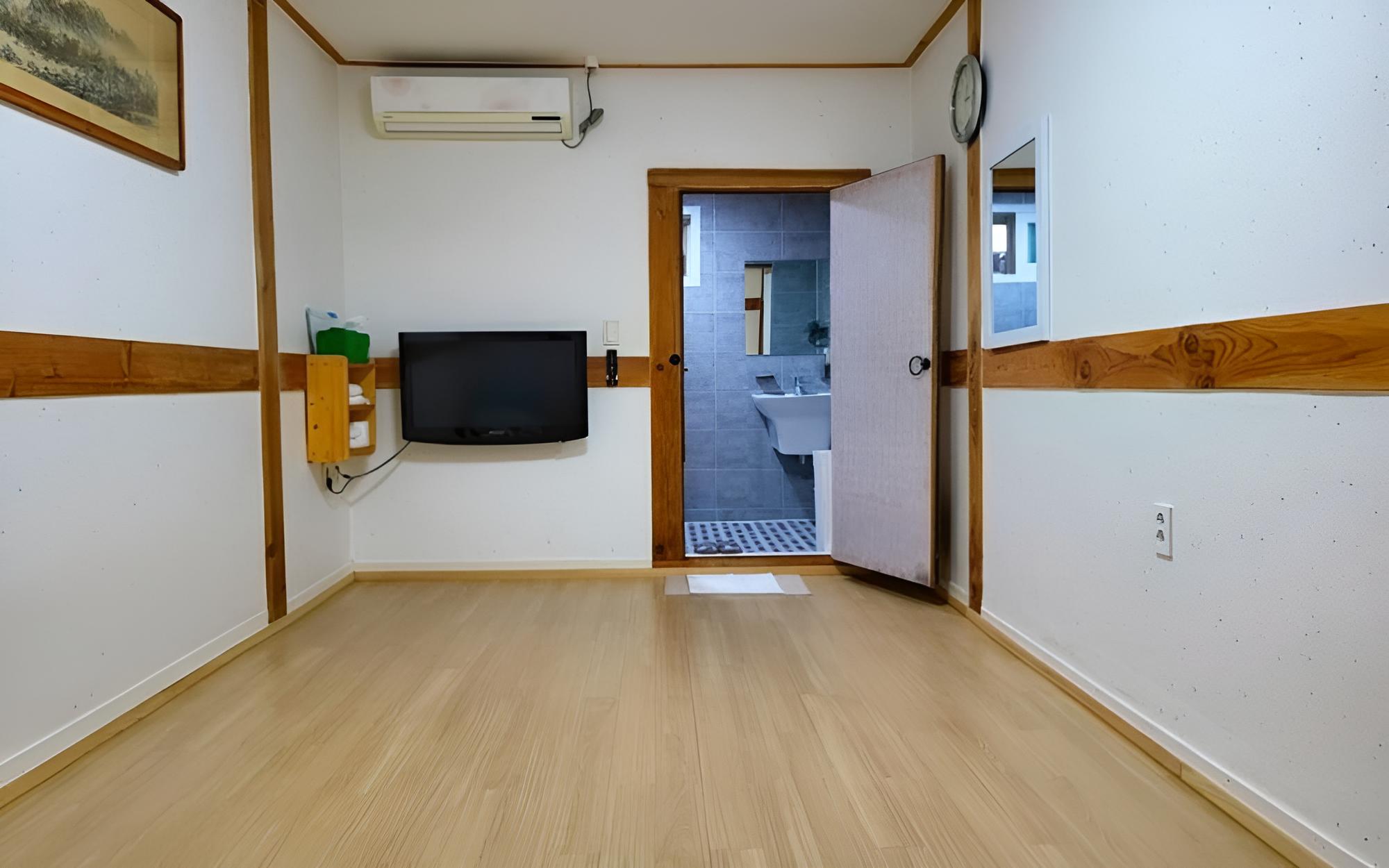 Room (Daecheongmaru (Large) 7)