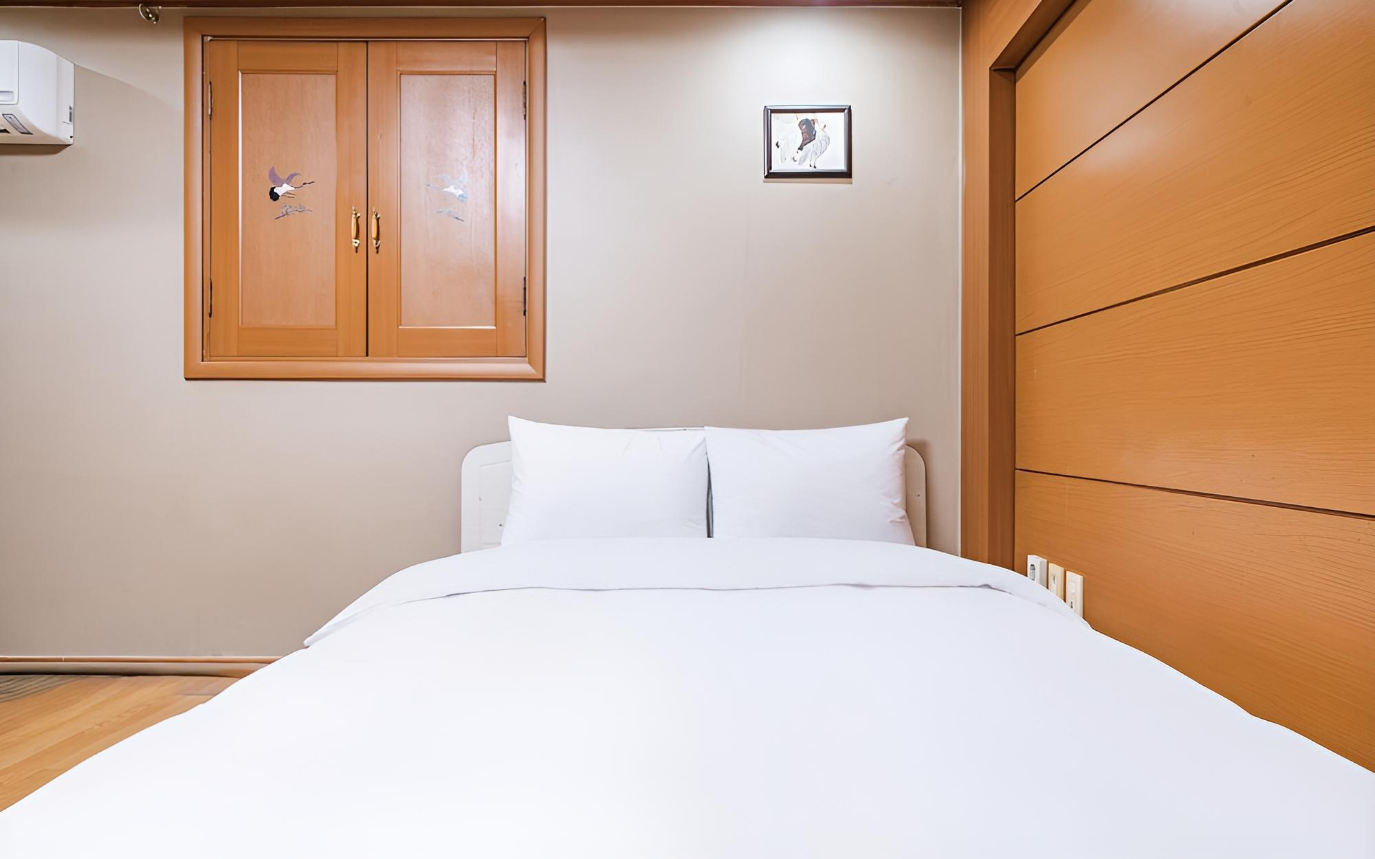 Room (Family Room B (Double + Ondol Netflix) - Photo 1