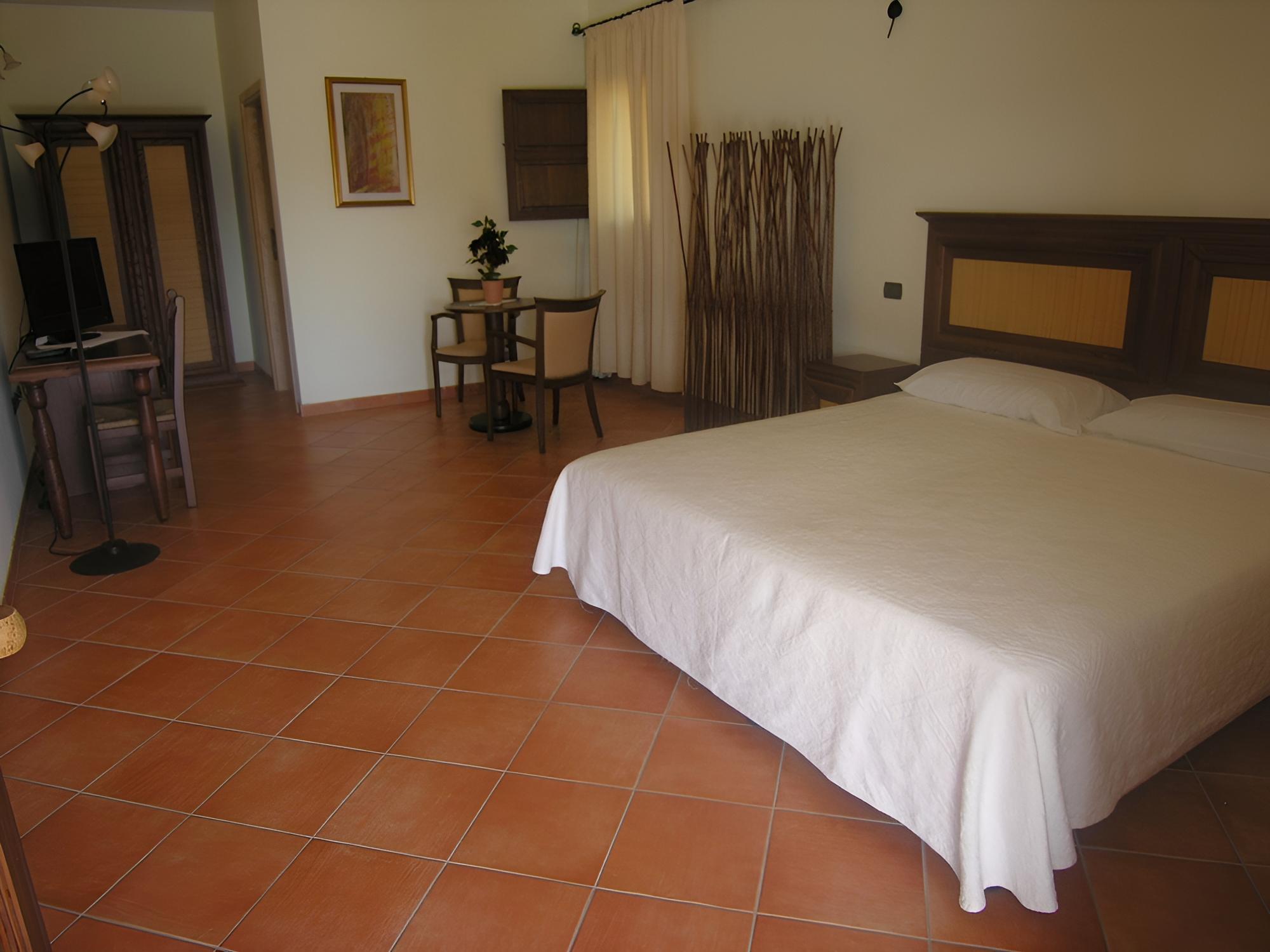 Panoramic Room, 1 Double or 2 Twin Beds, Private Bathroom, Lake View photo 2