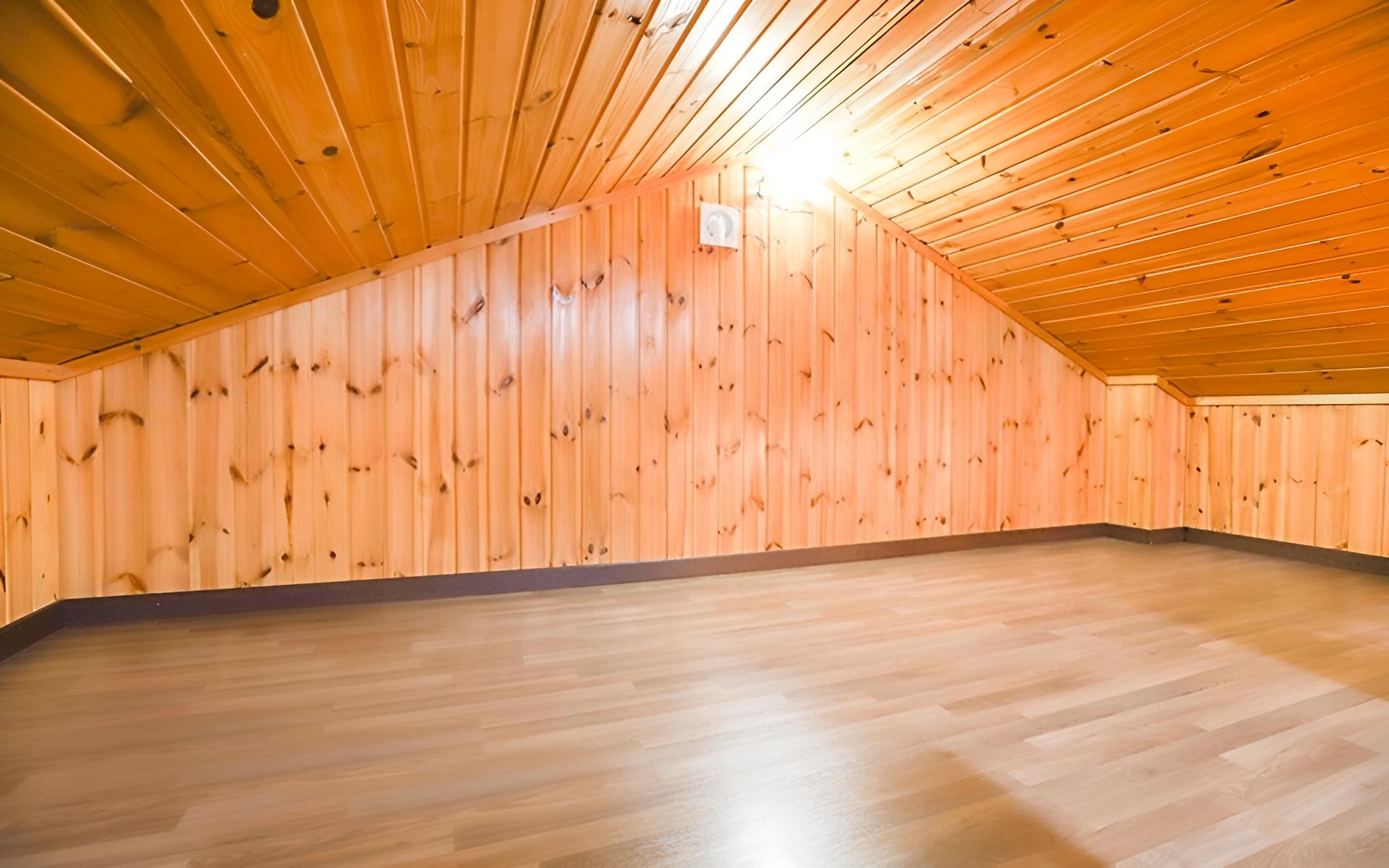 Room (Room 4 (Duplex))