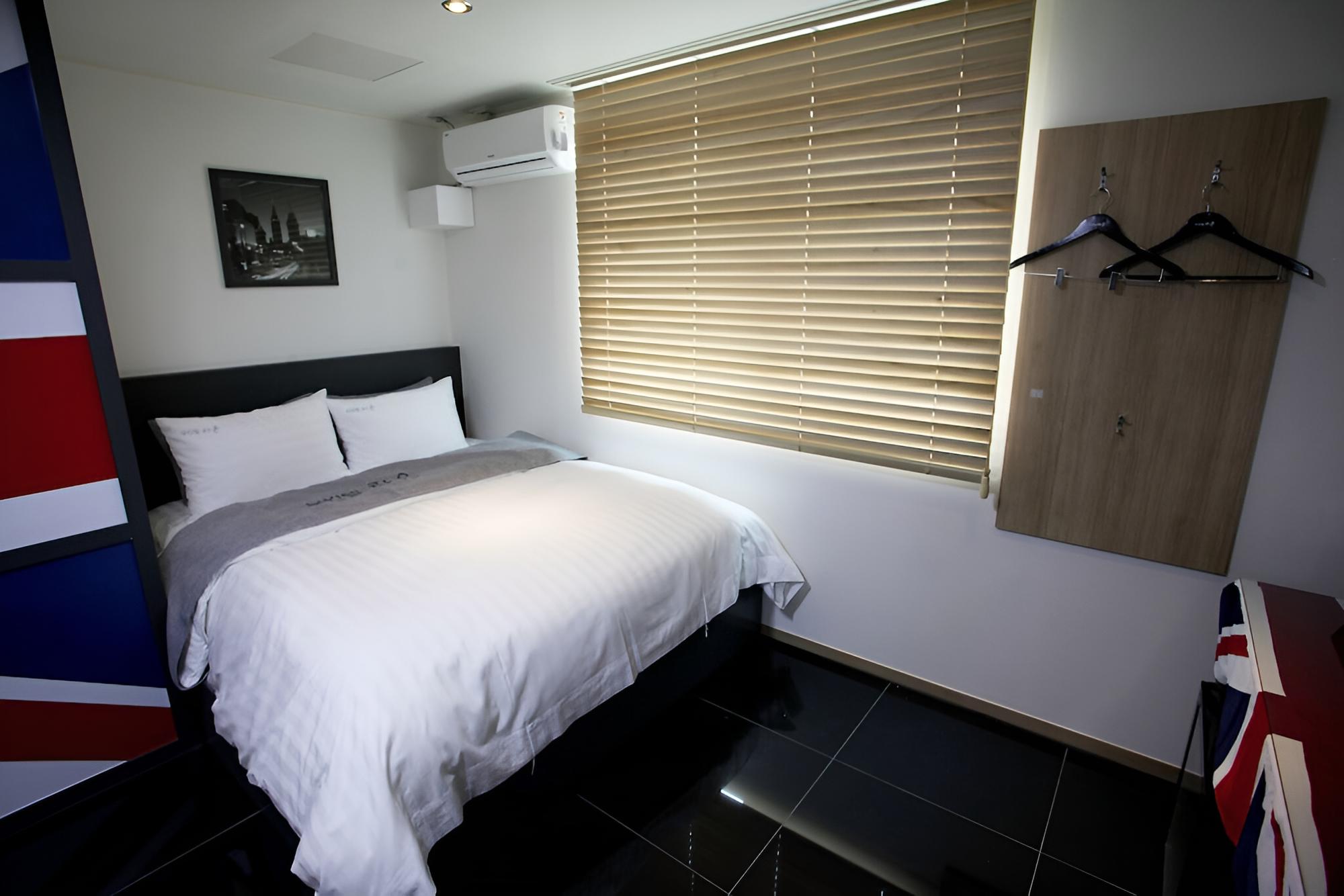 Room (Semi-private room (newly renovated gu)