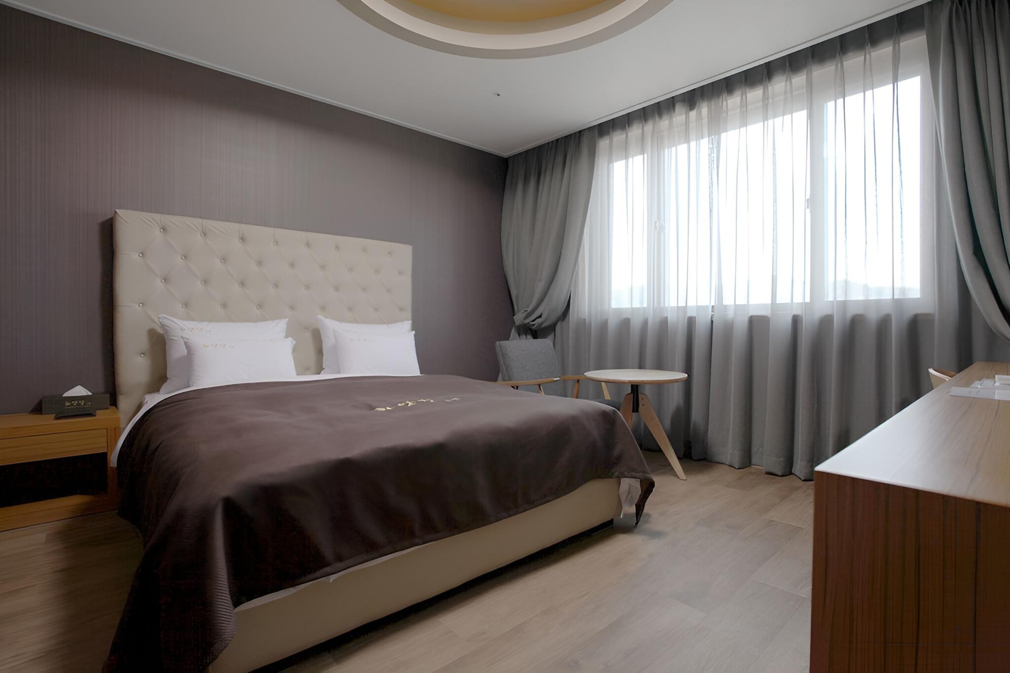 Room (Standard Room 301)