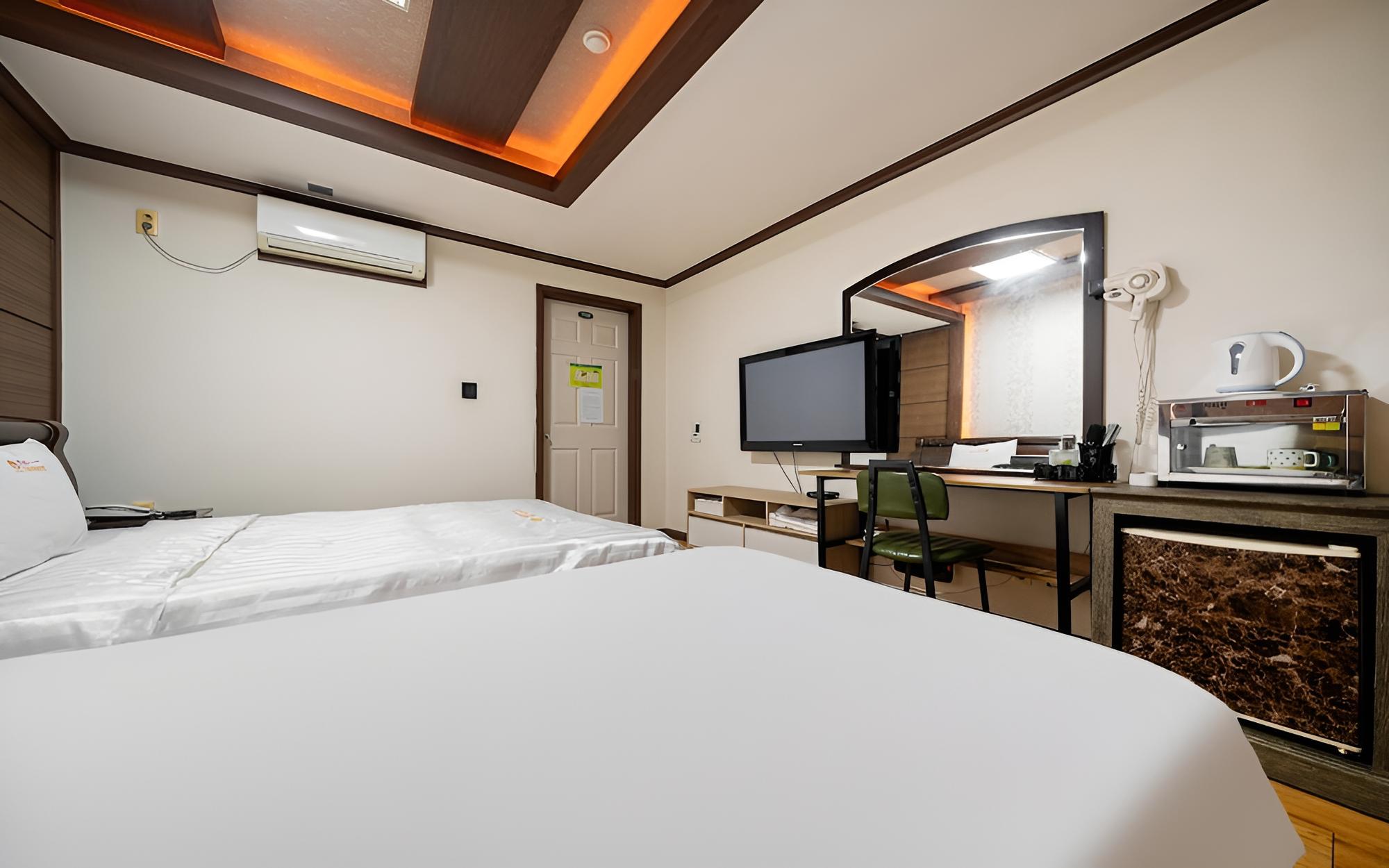 Room (Twin Room) - Photo 1