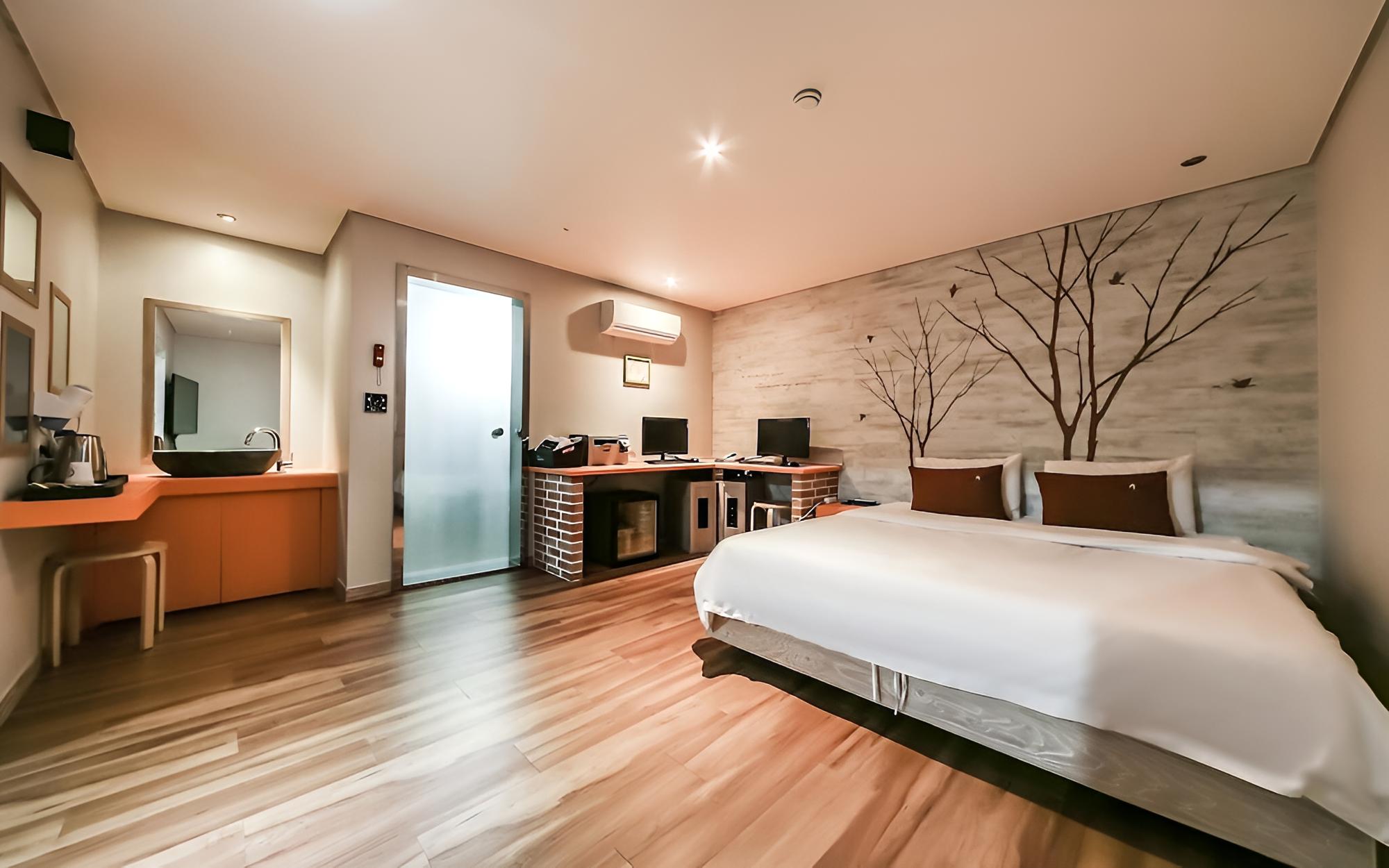 Room (VIP Suite (Massage Chair / Styler / B)