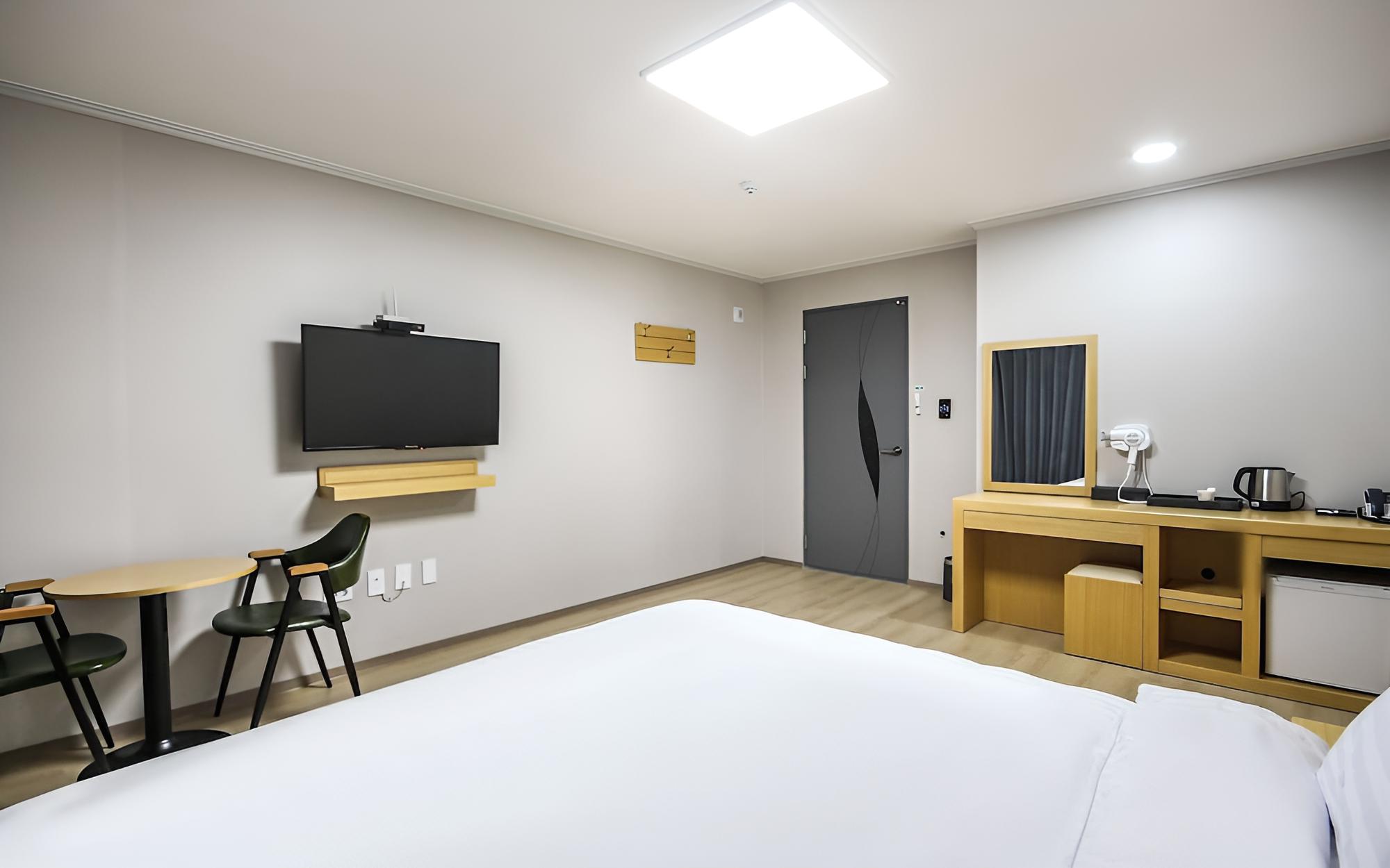 Room (Tower View Deluxe) - Photo 3