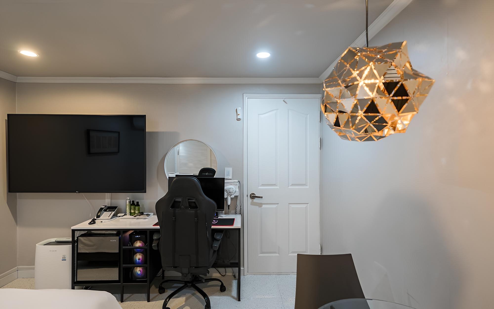 Room (Good Room B (RTX 4060 + LG 65" TV + N)