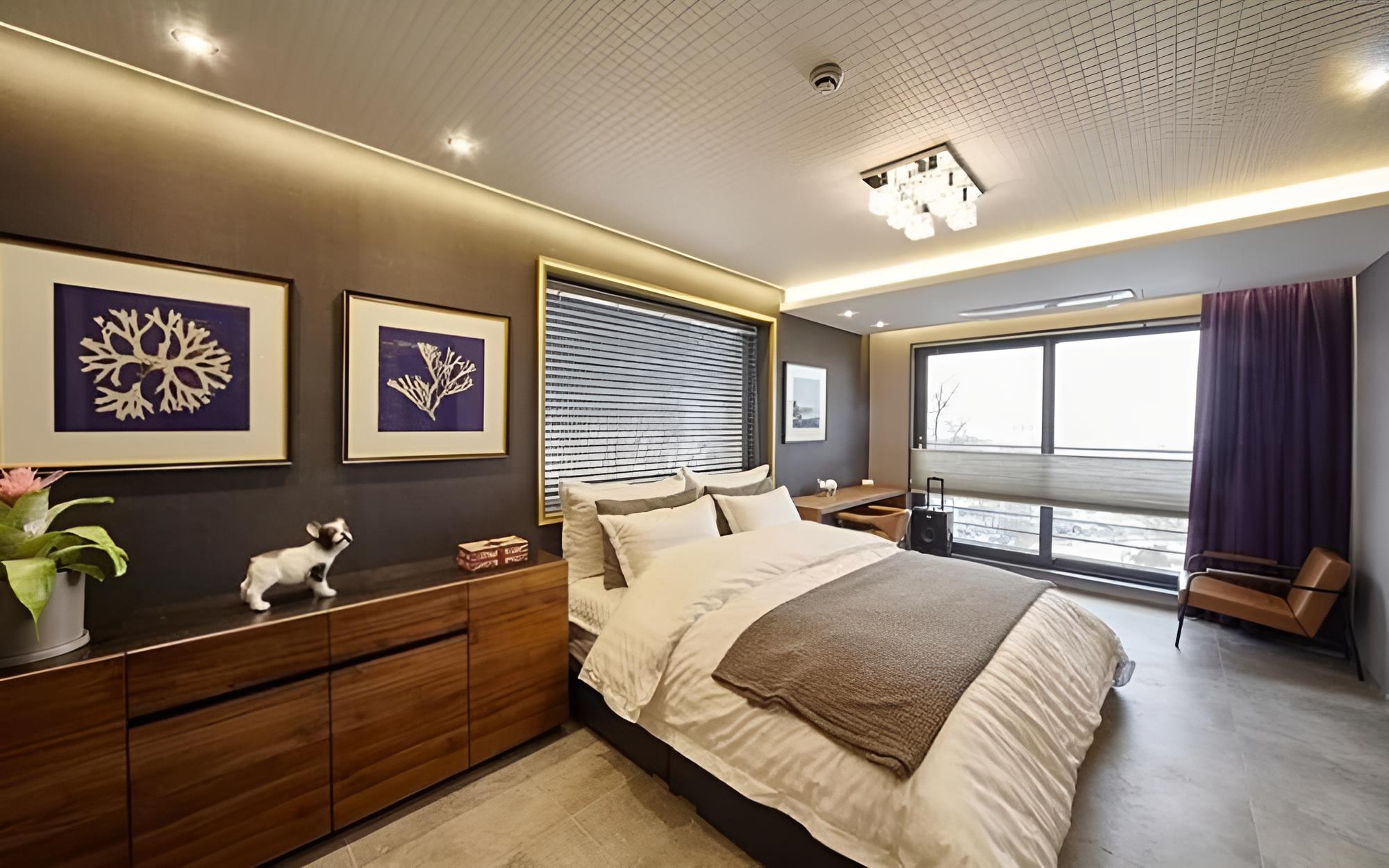 Room (Unshared House)
