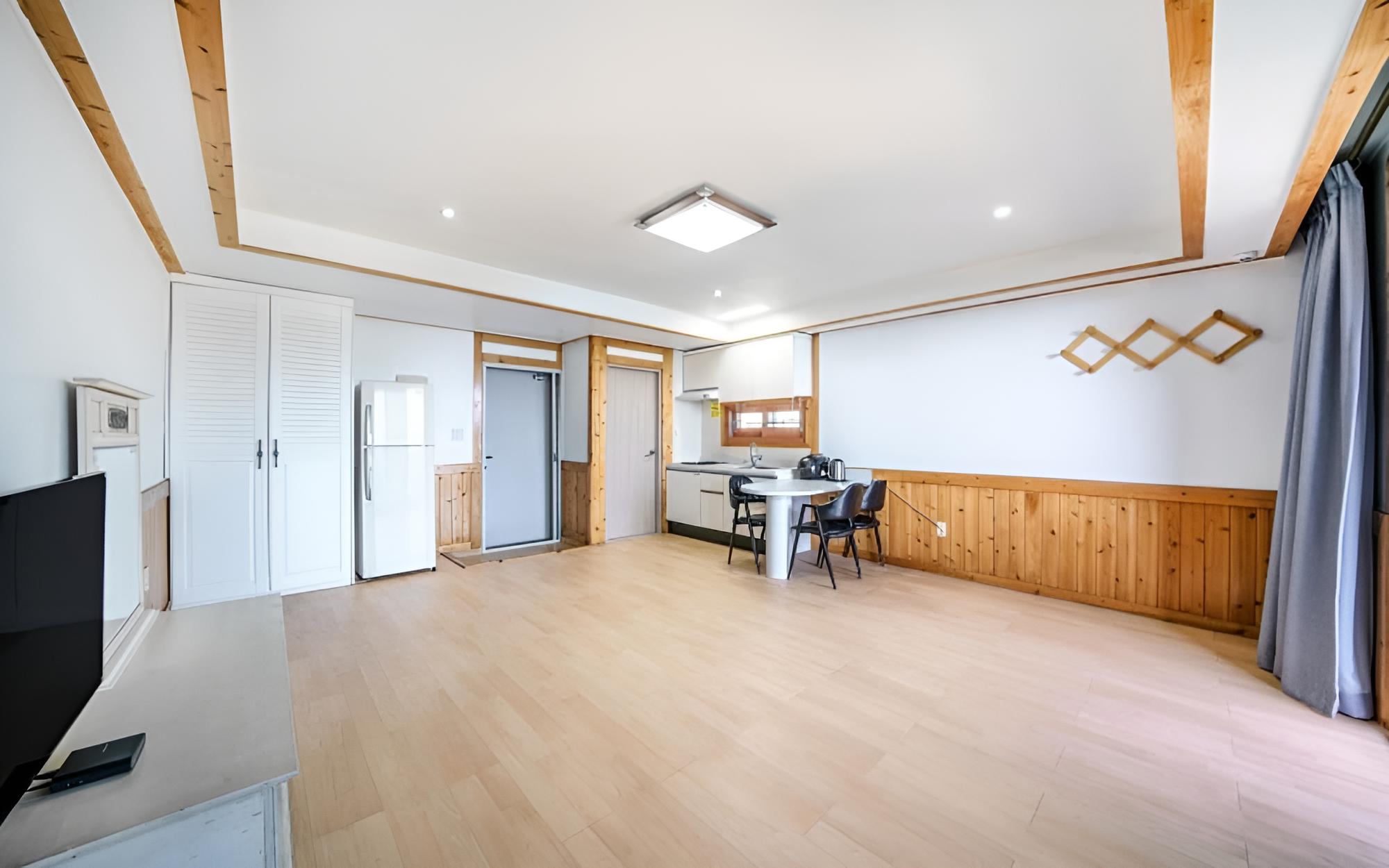 Room (Haedong 201 (Ocean View)) - Photo 5