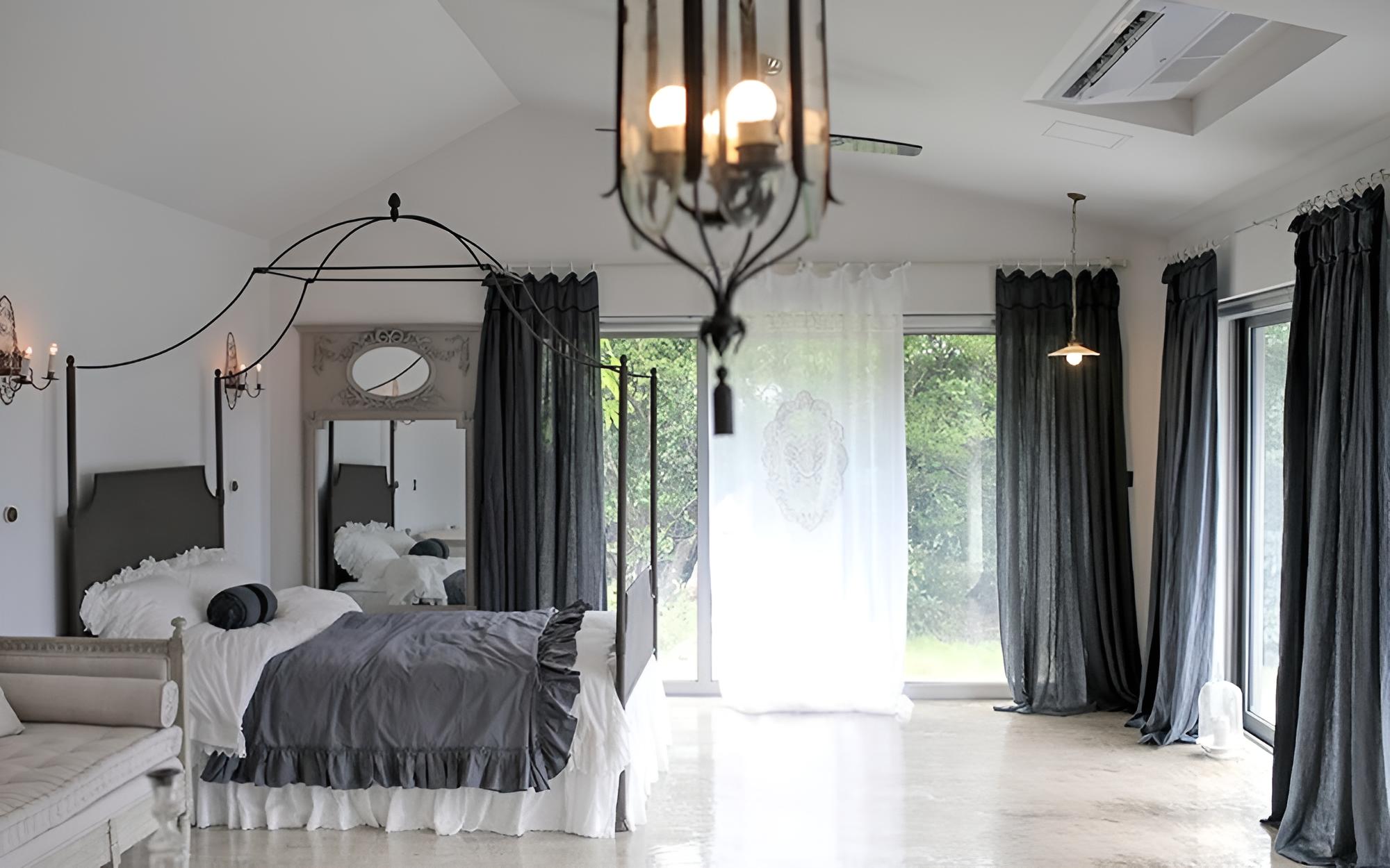Room (Urban Chic (Unshared House Jacuzzi))
