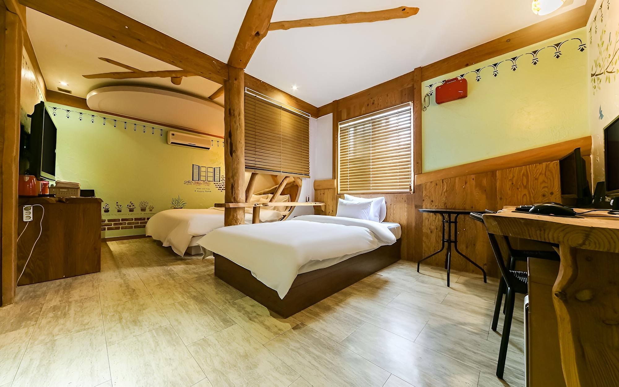 Room (Twin)