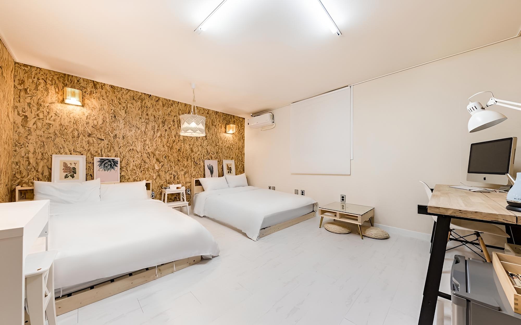 Room (Twin room (free viewing of all OTTs))