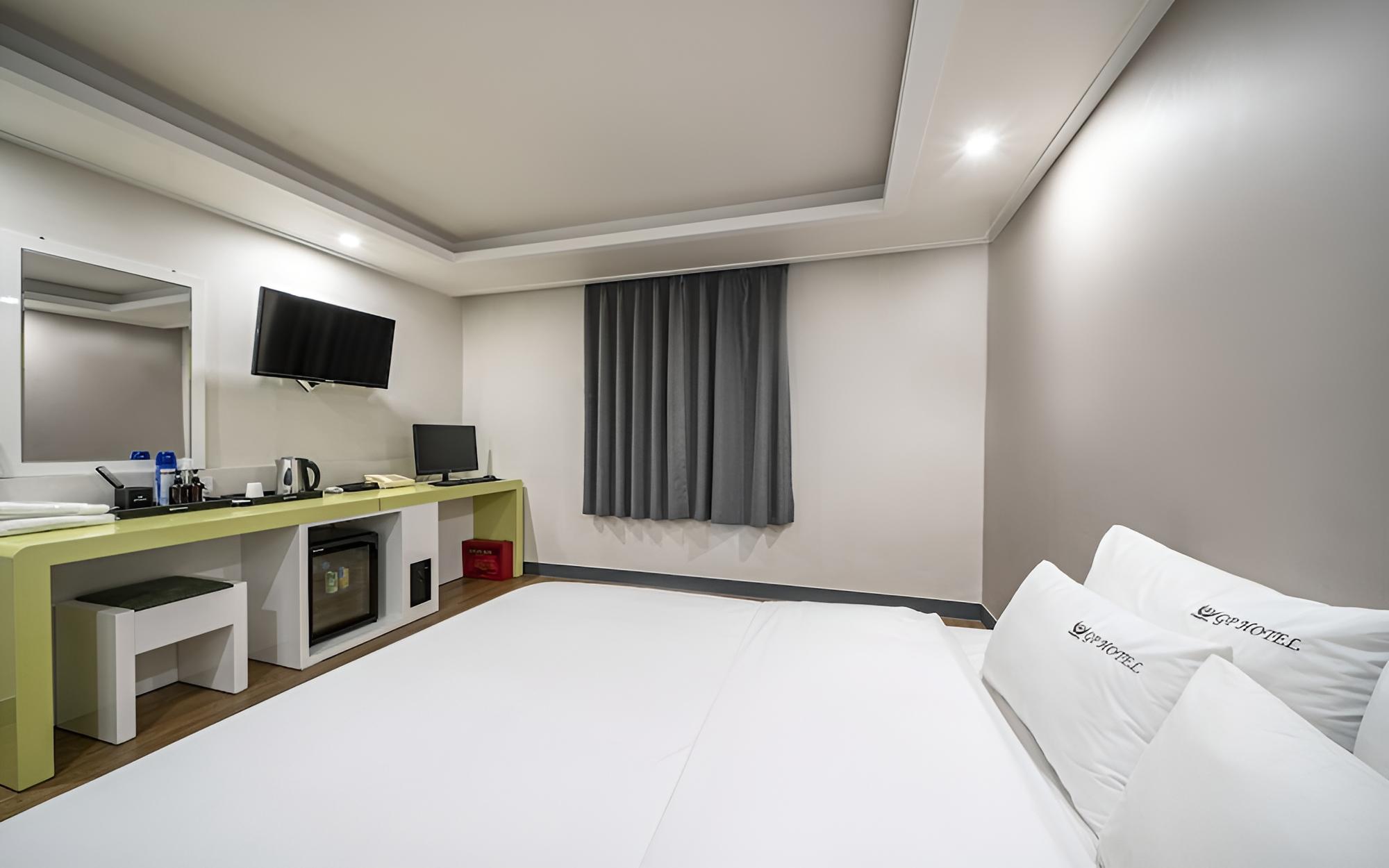 Room (Premium (double)) - Photo 3