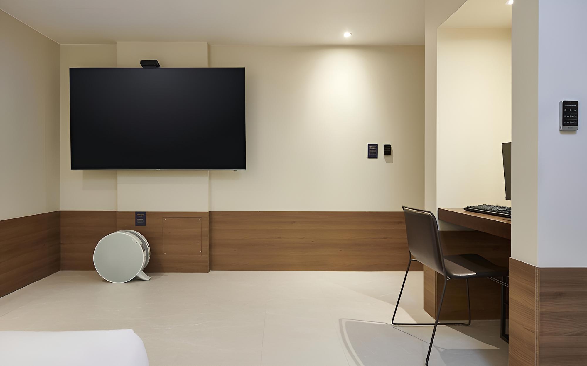 Room (Premium movies (75"TV Netflix Wave av) - Photo 1