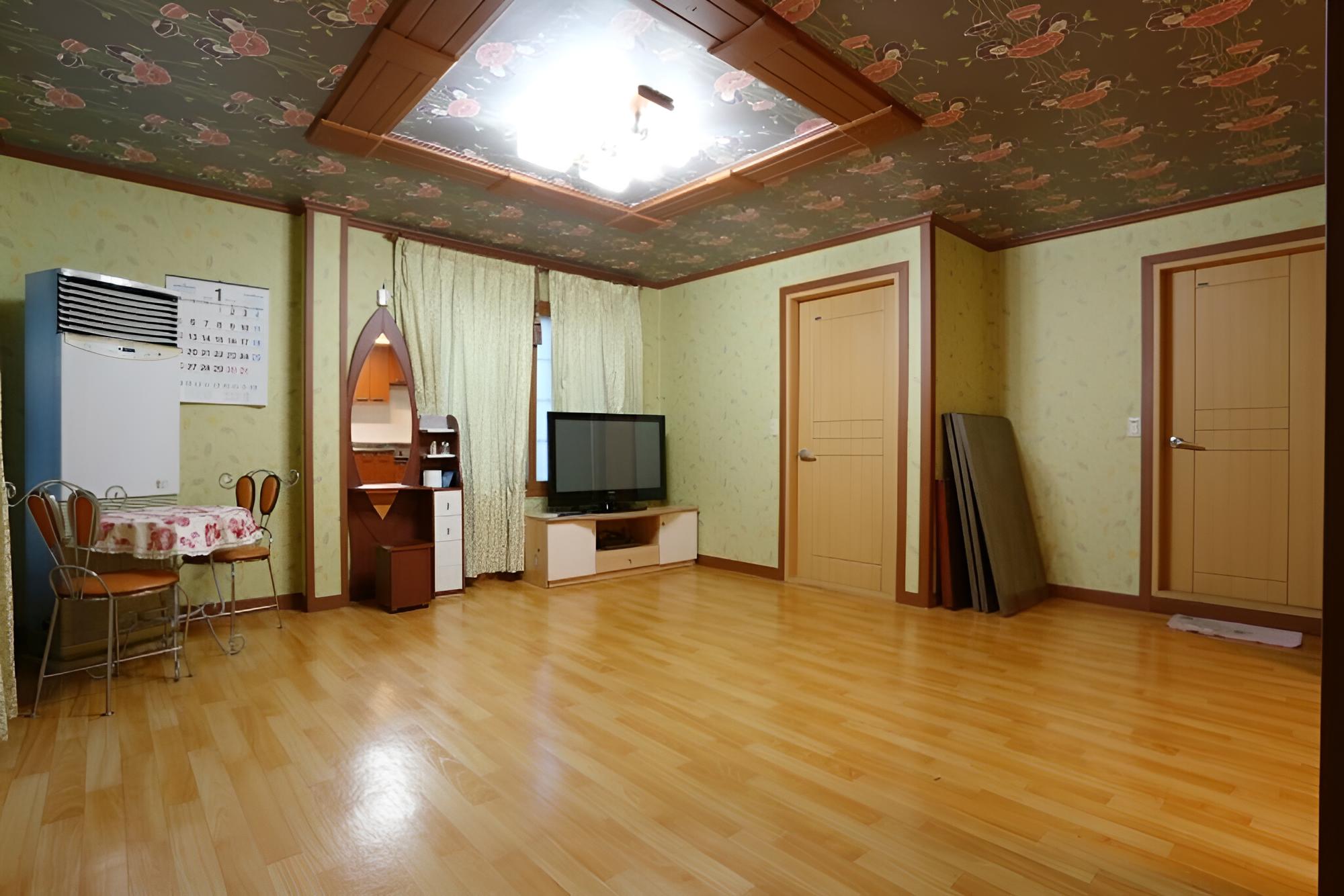 Room (Hercules)