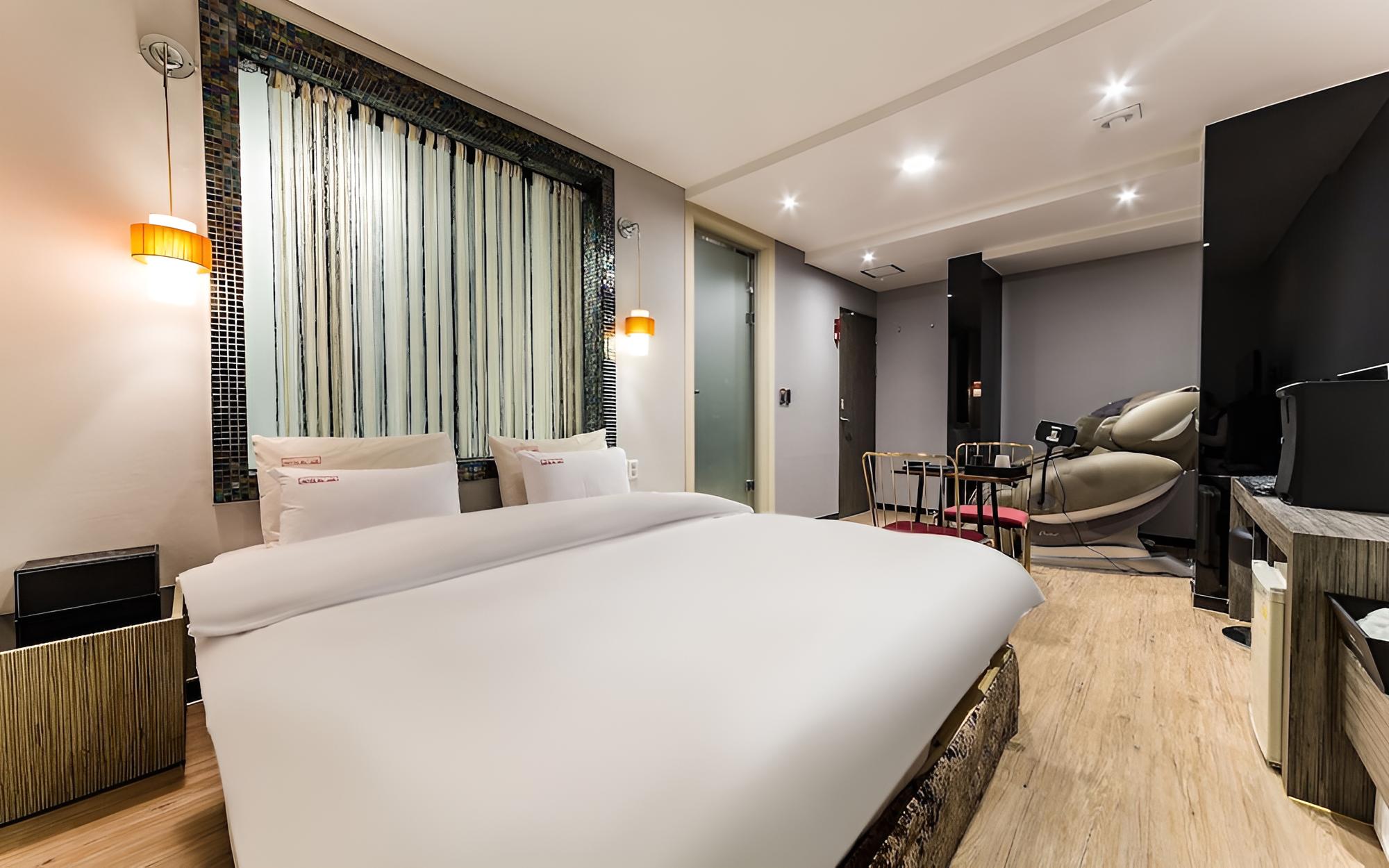 Room (VIP (Netflix + Spa + Massage Chair)) photo 2