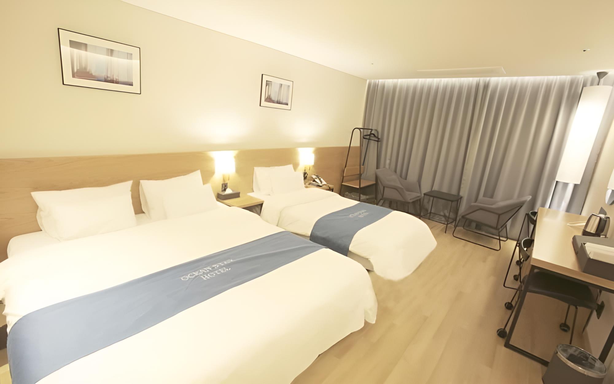 Room (Signiel Deluxe Twin (3-9F Room Random)