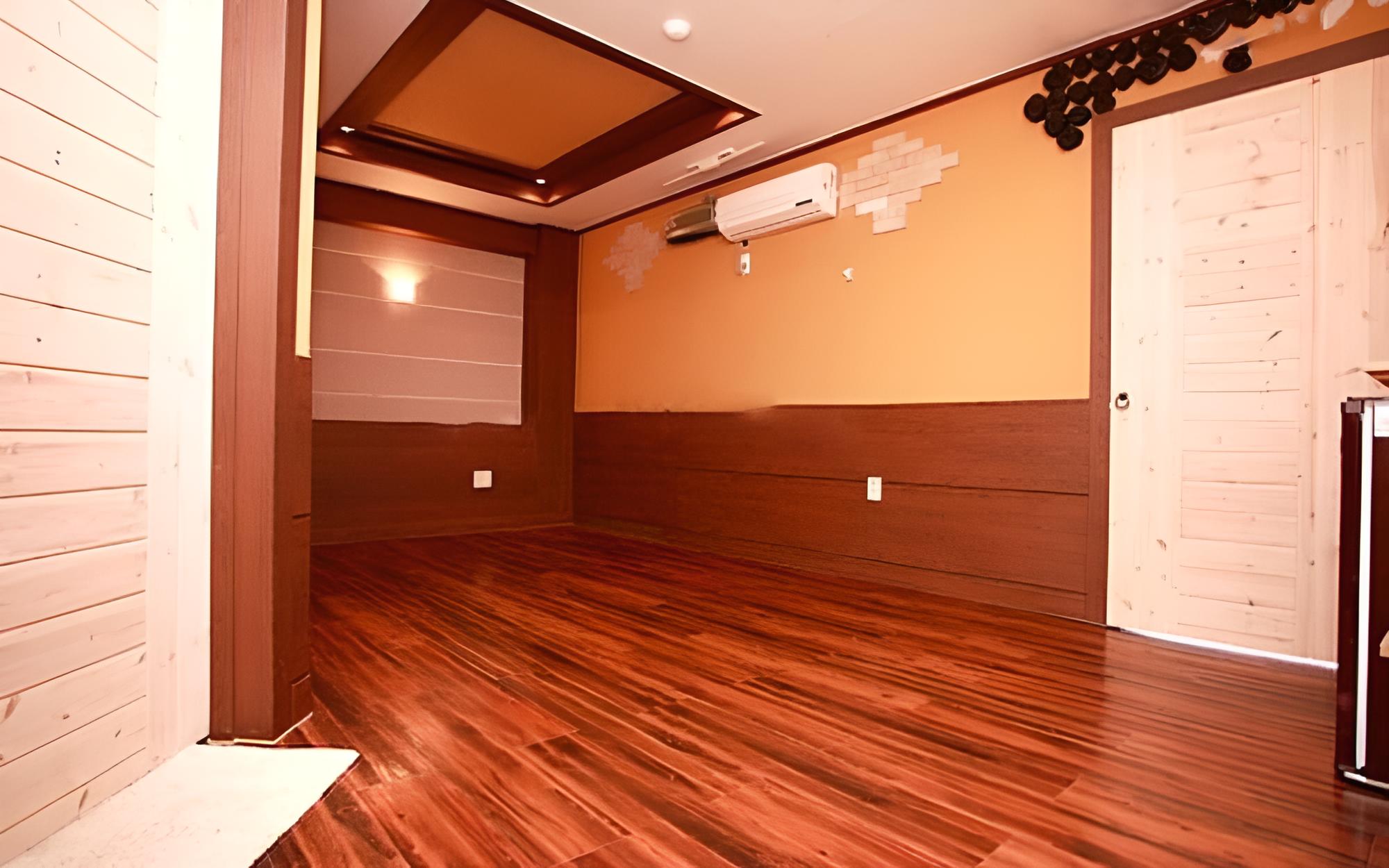 Room (1F Ondol Room 1)