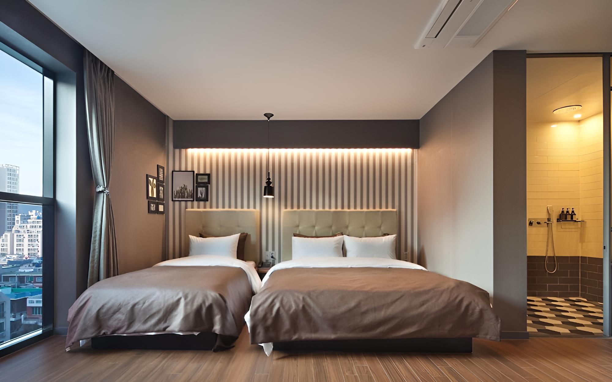 Room (Deluxe Twin (All rooms can watch Netf)