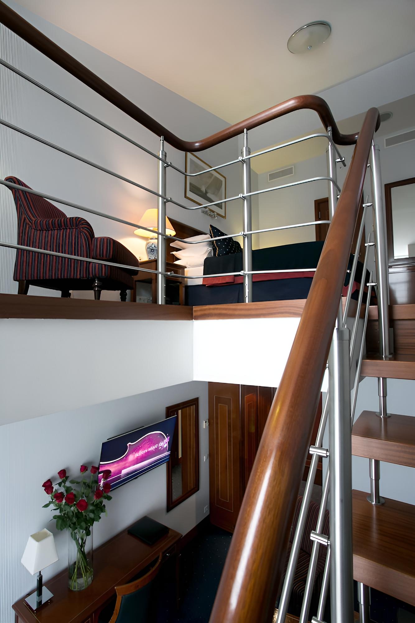 Suite (Duplex) photo 2