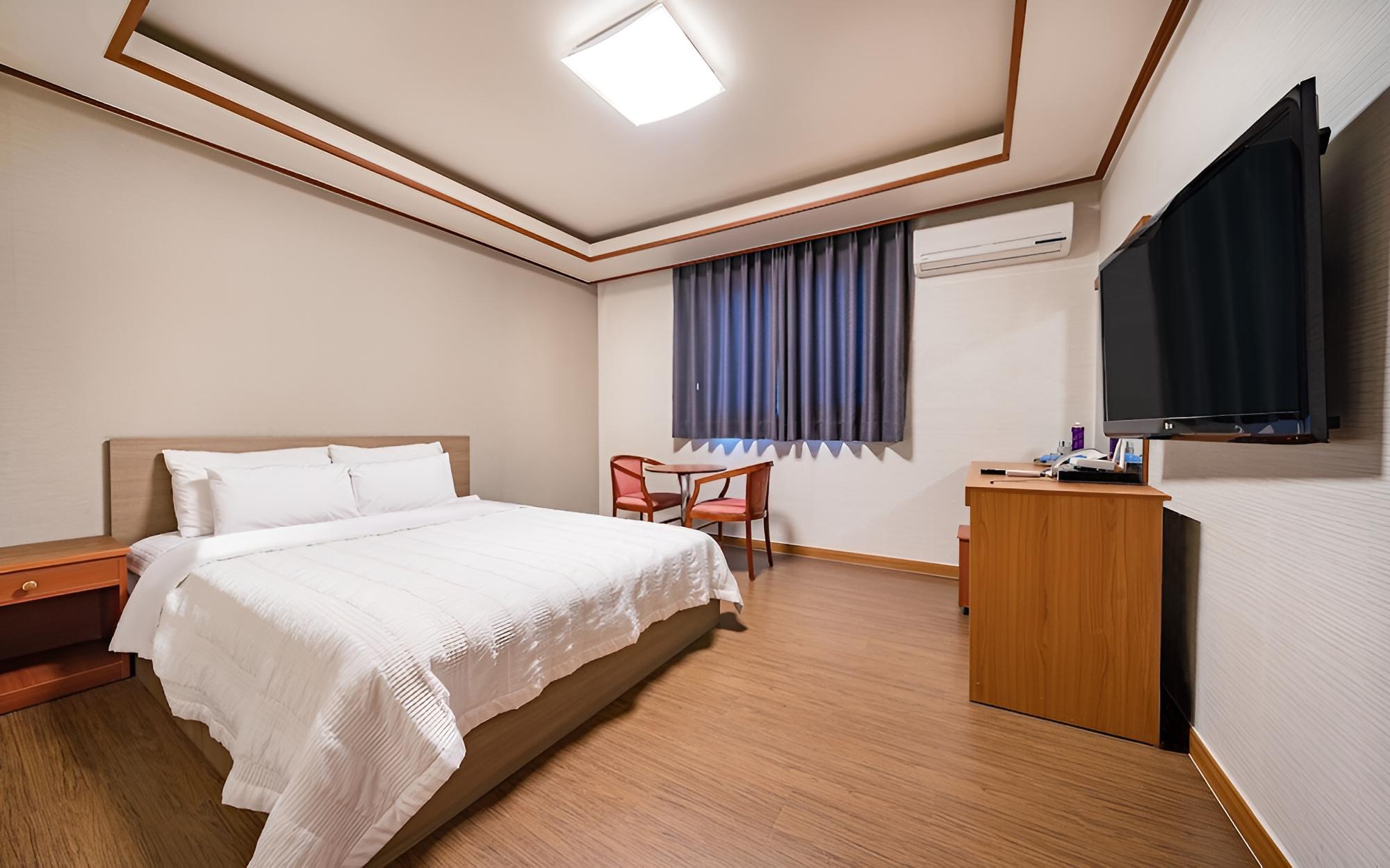 Room (Standard room double bed) - Photo 4
