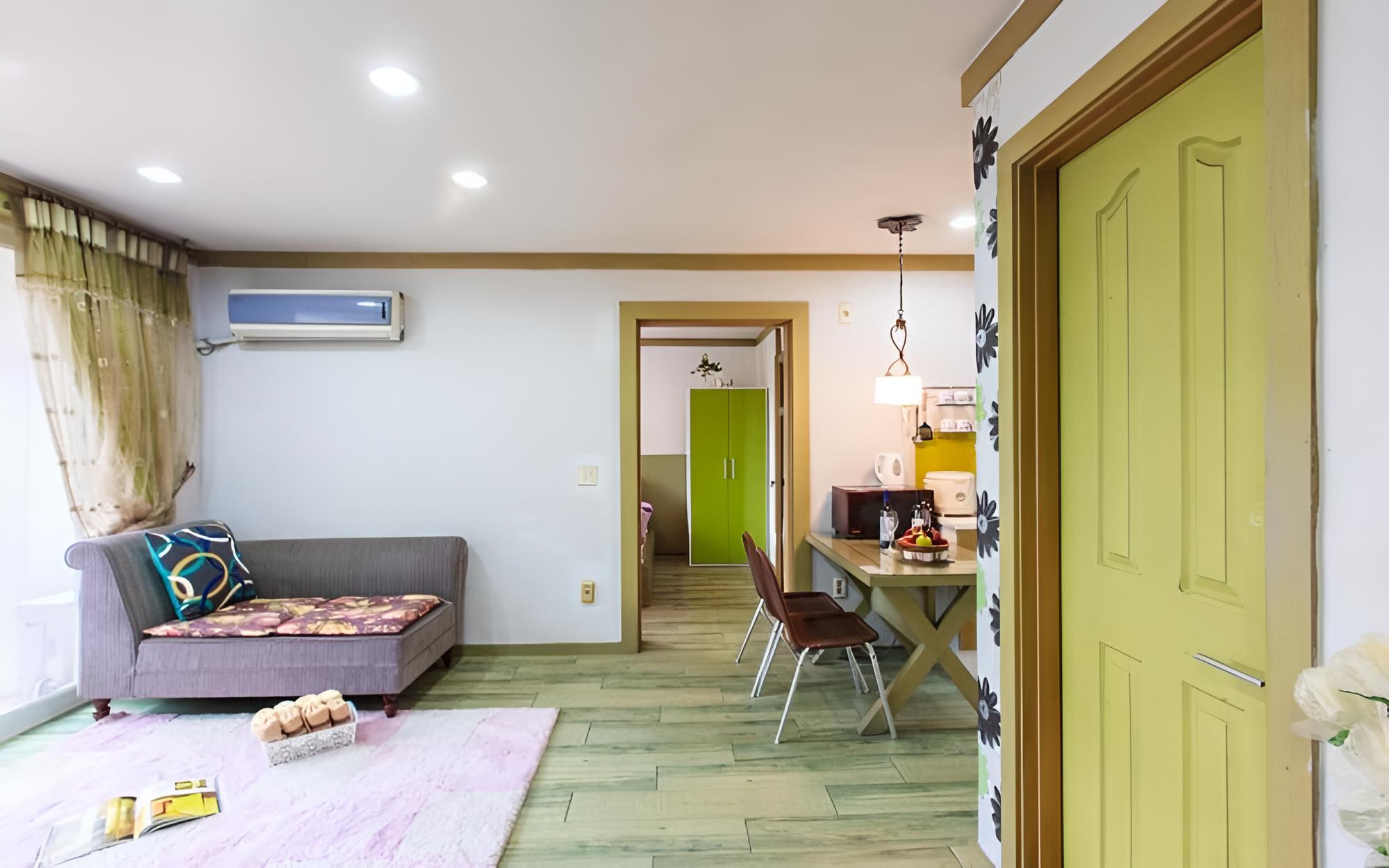 Room (Doosol-dong-60) photo 2