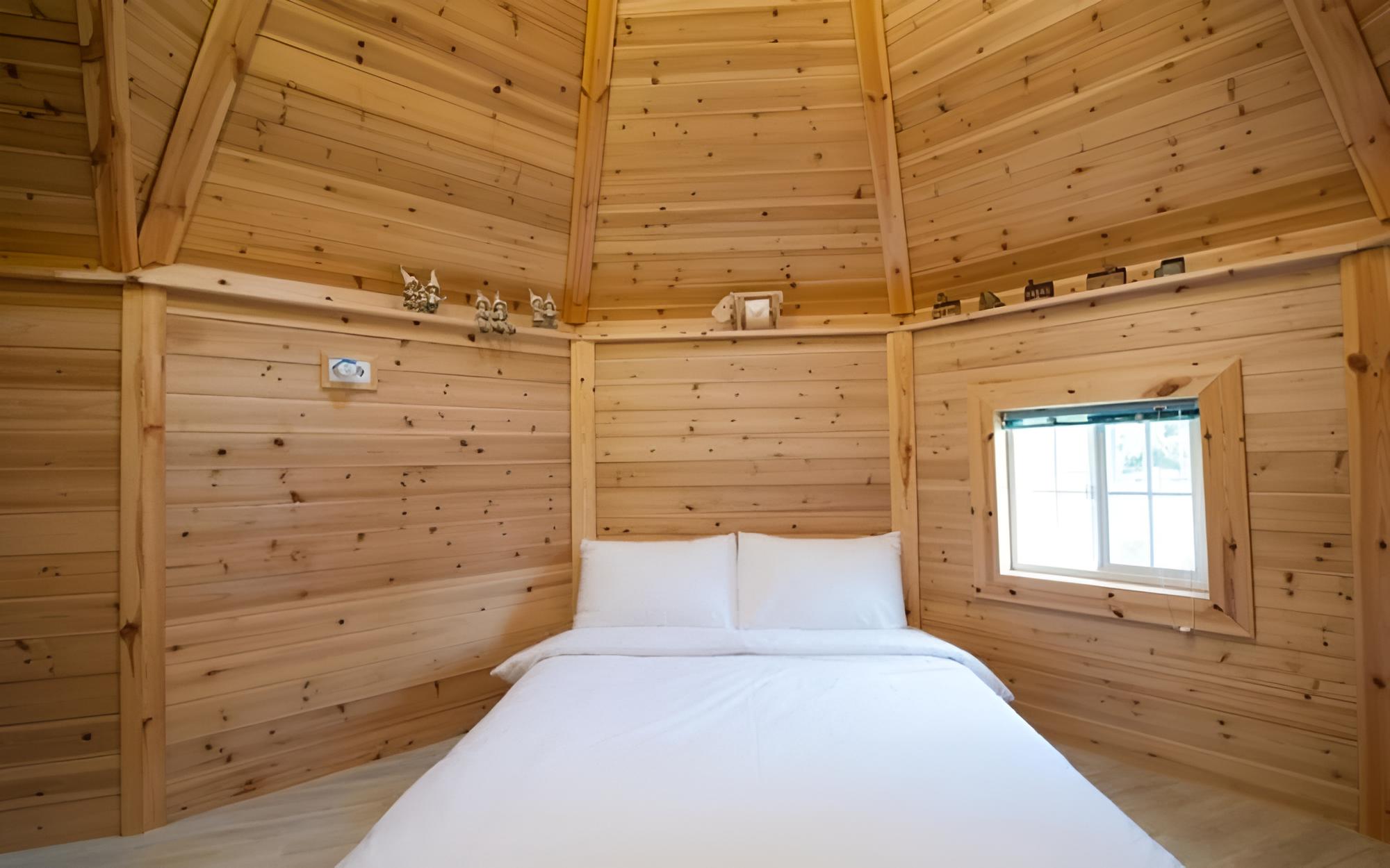 Room (Room 5 (Unshared House))