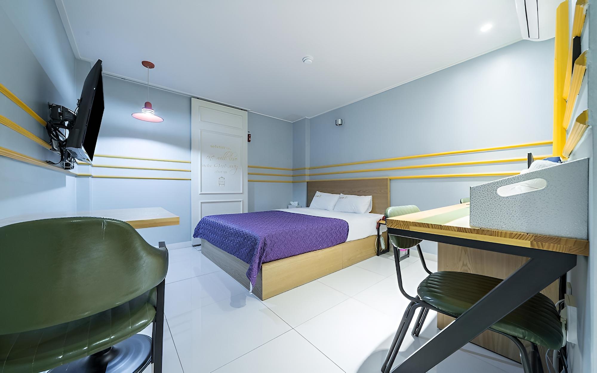 Room (General room A (free Netflix viewing)) - Photo 1
