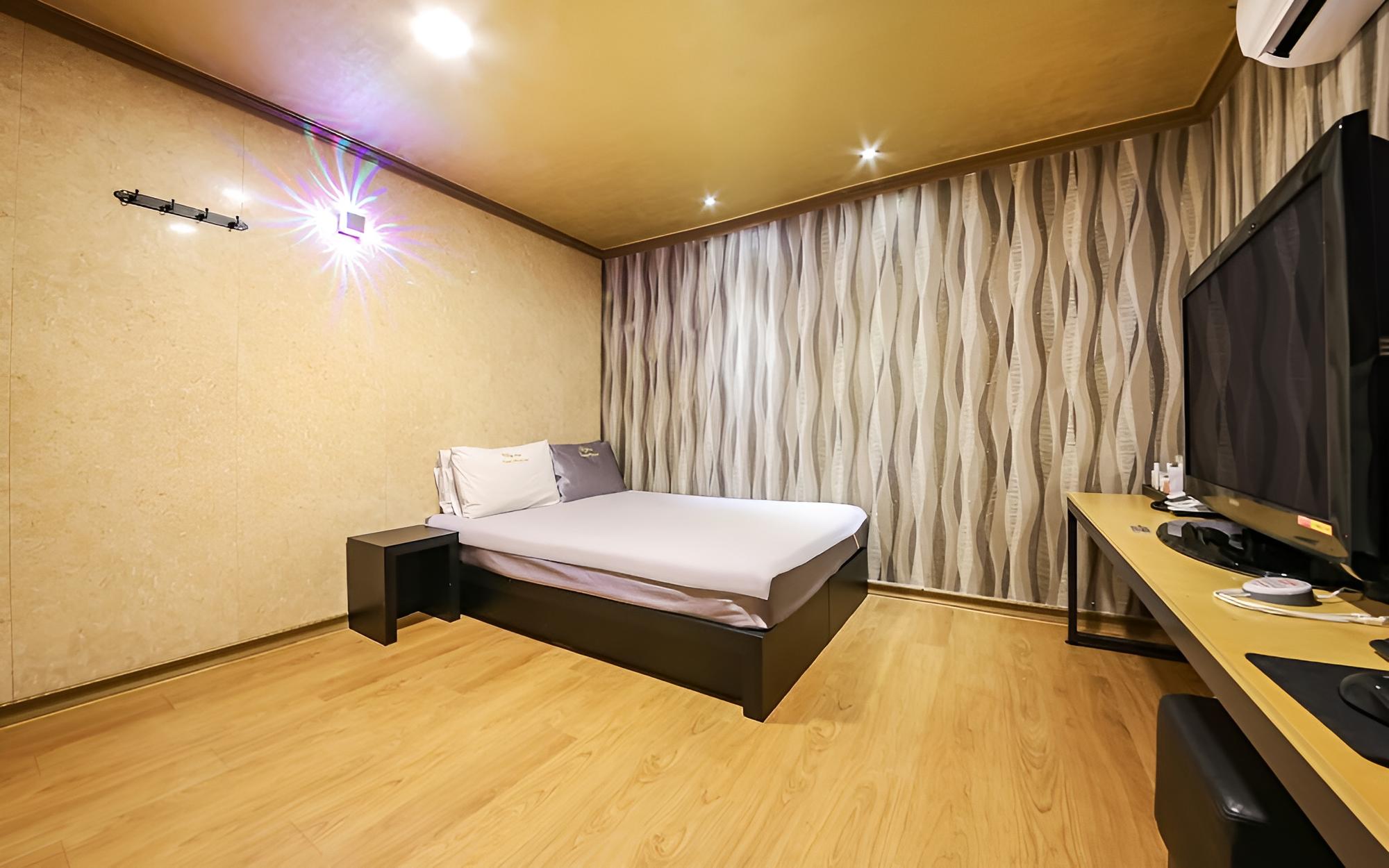 Room (Standard room (large TV Netflix/YouTu)