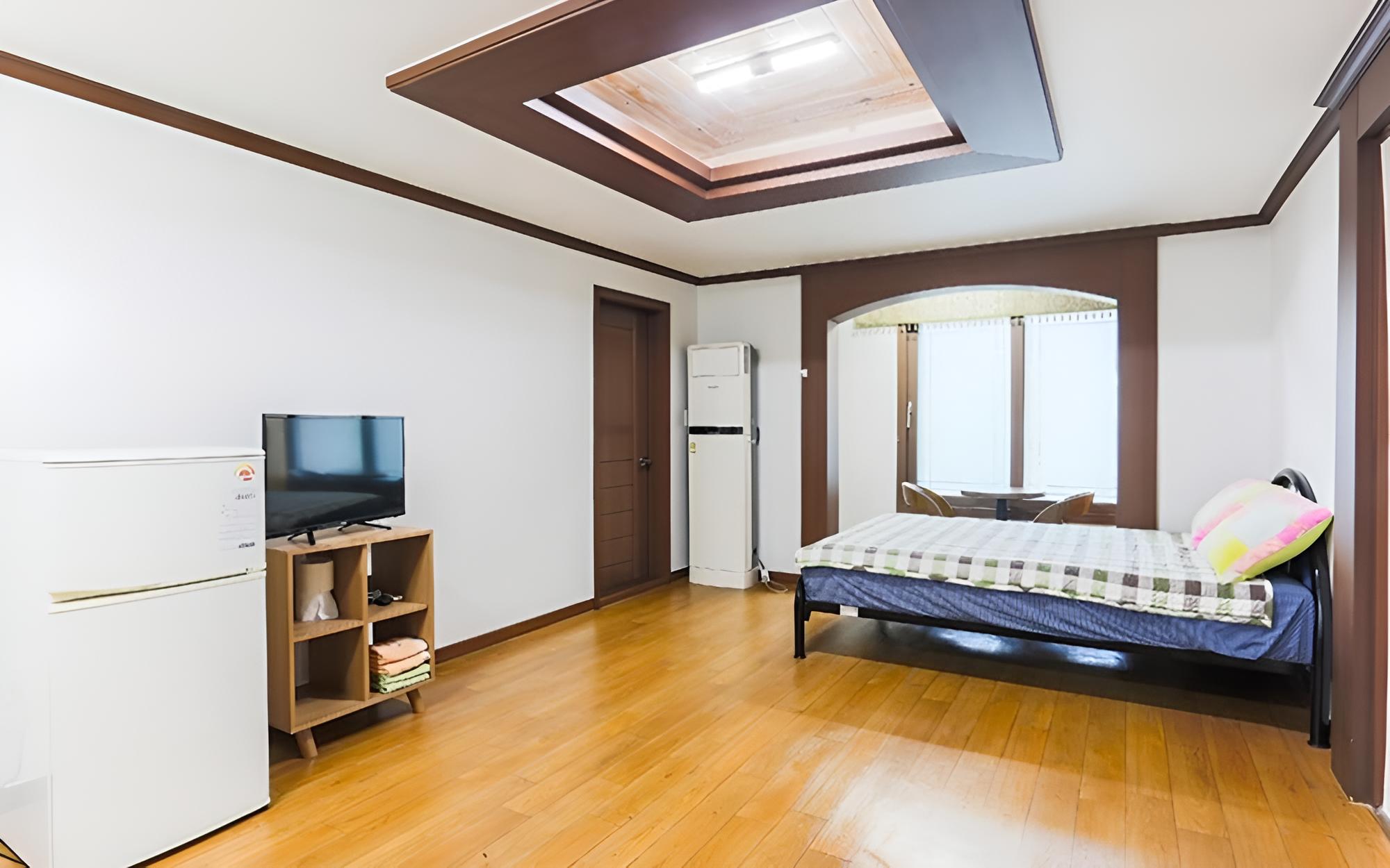 Room (Cosmos)