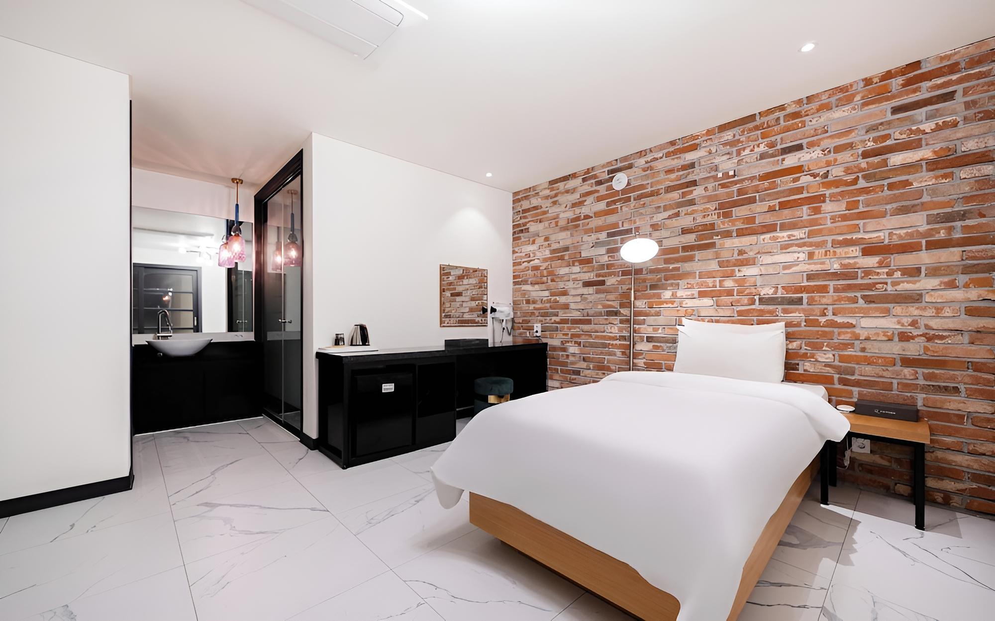 Room (Suite (1 room 1 parking drive-in) (tw) - Photo 6