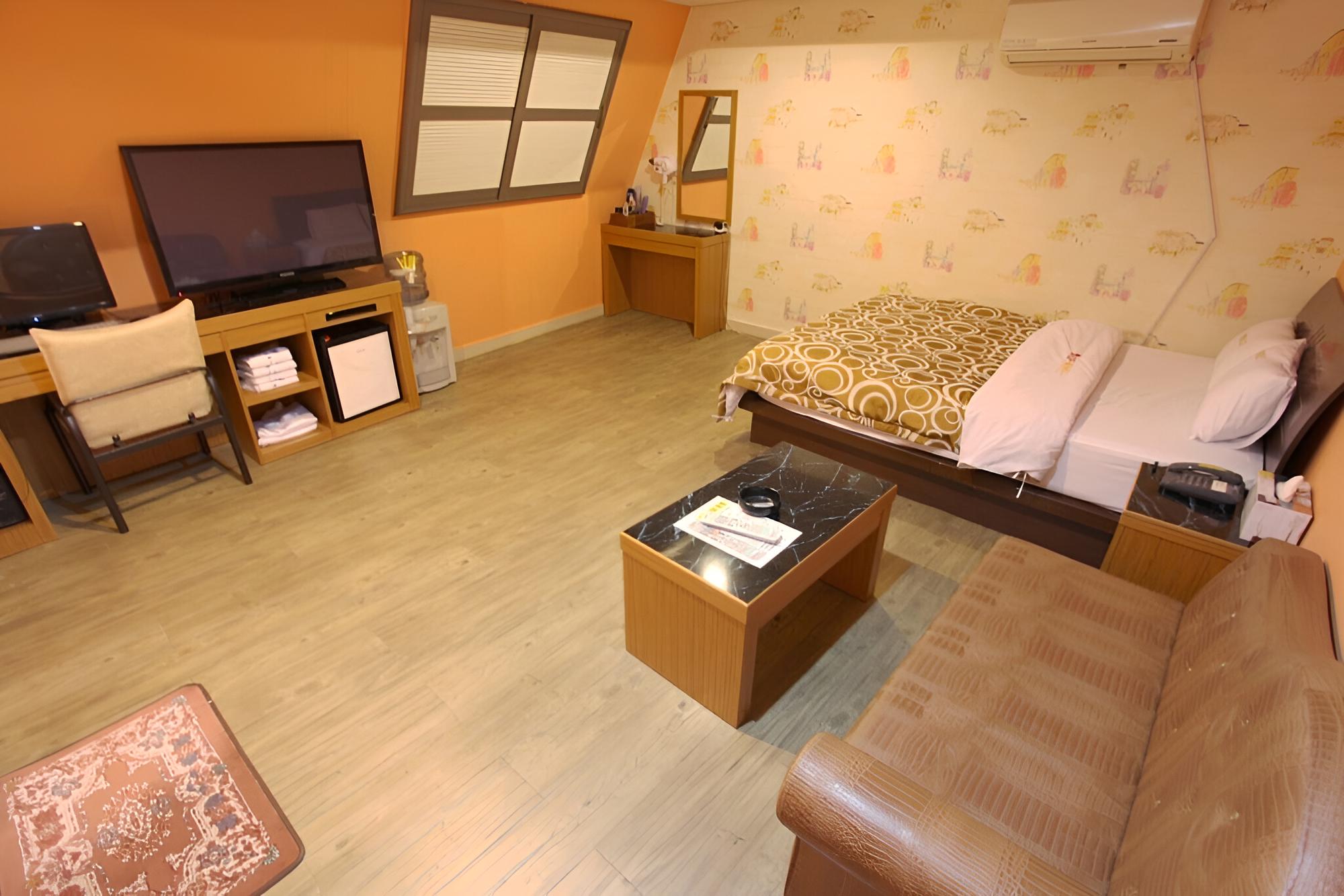 Room (Group Room)