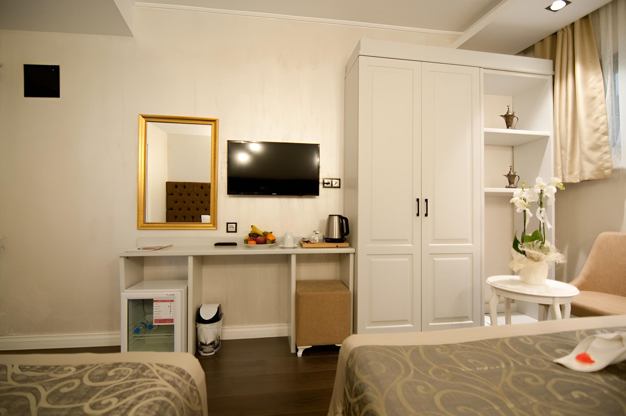 Classic Triple Room (Basement) photo 2