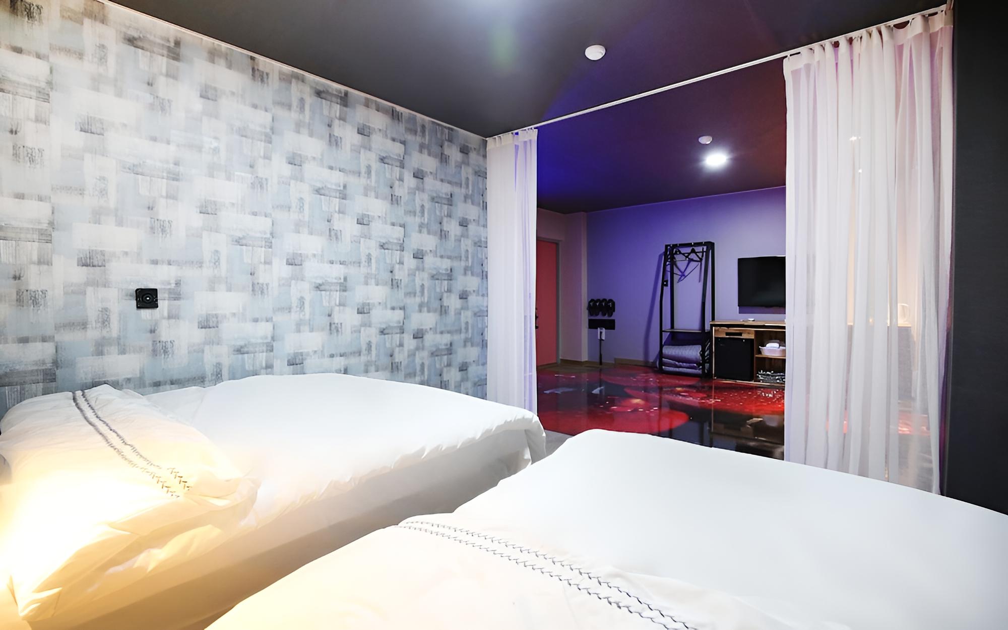 Room (Large room (bed)) - Photo 4