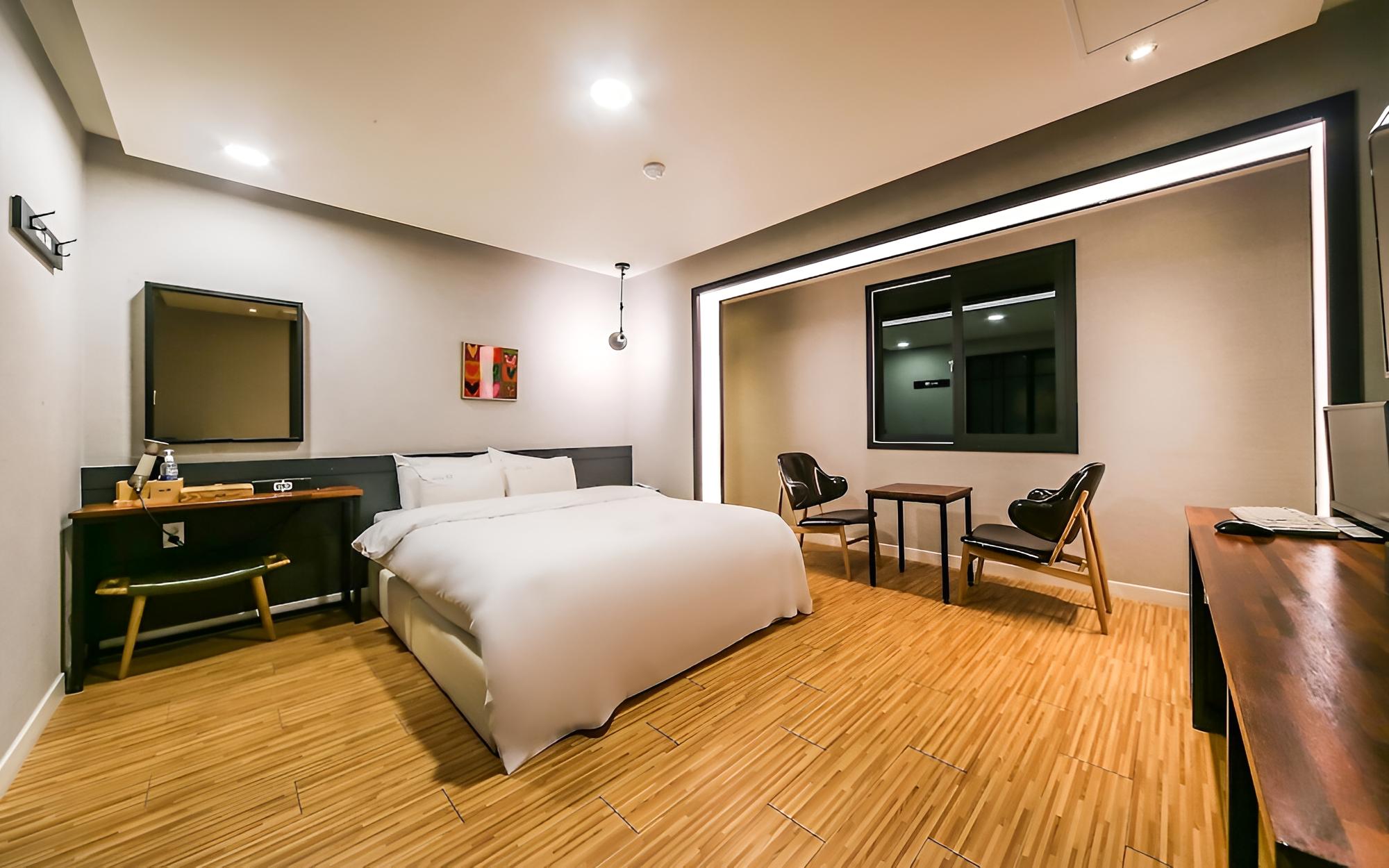 Room (Premium)