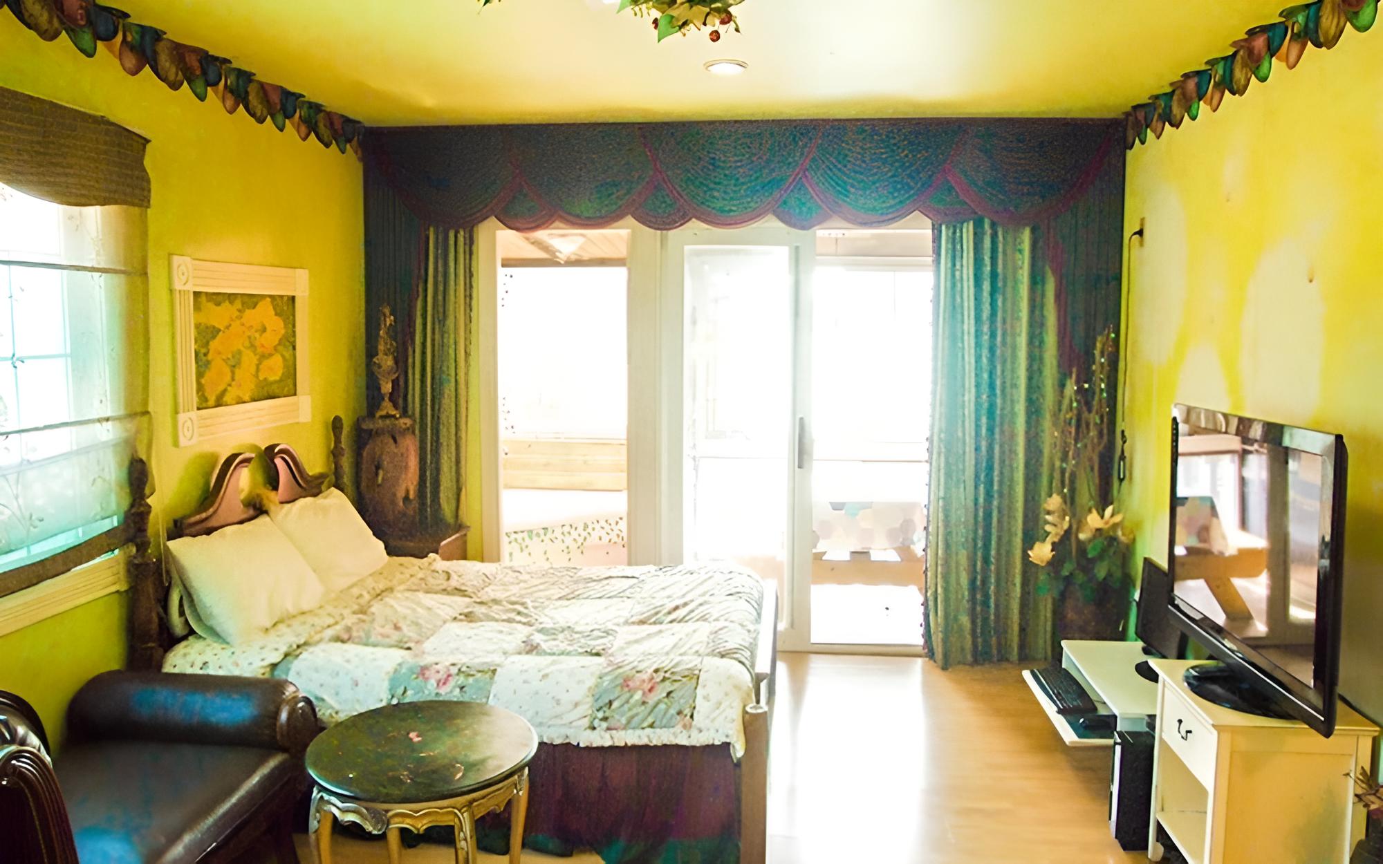 Room (Romantic)