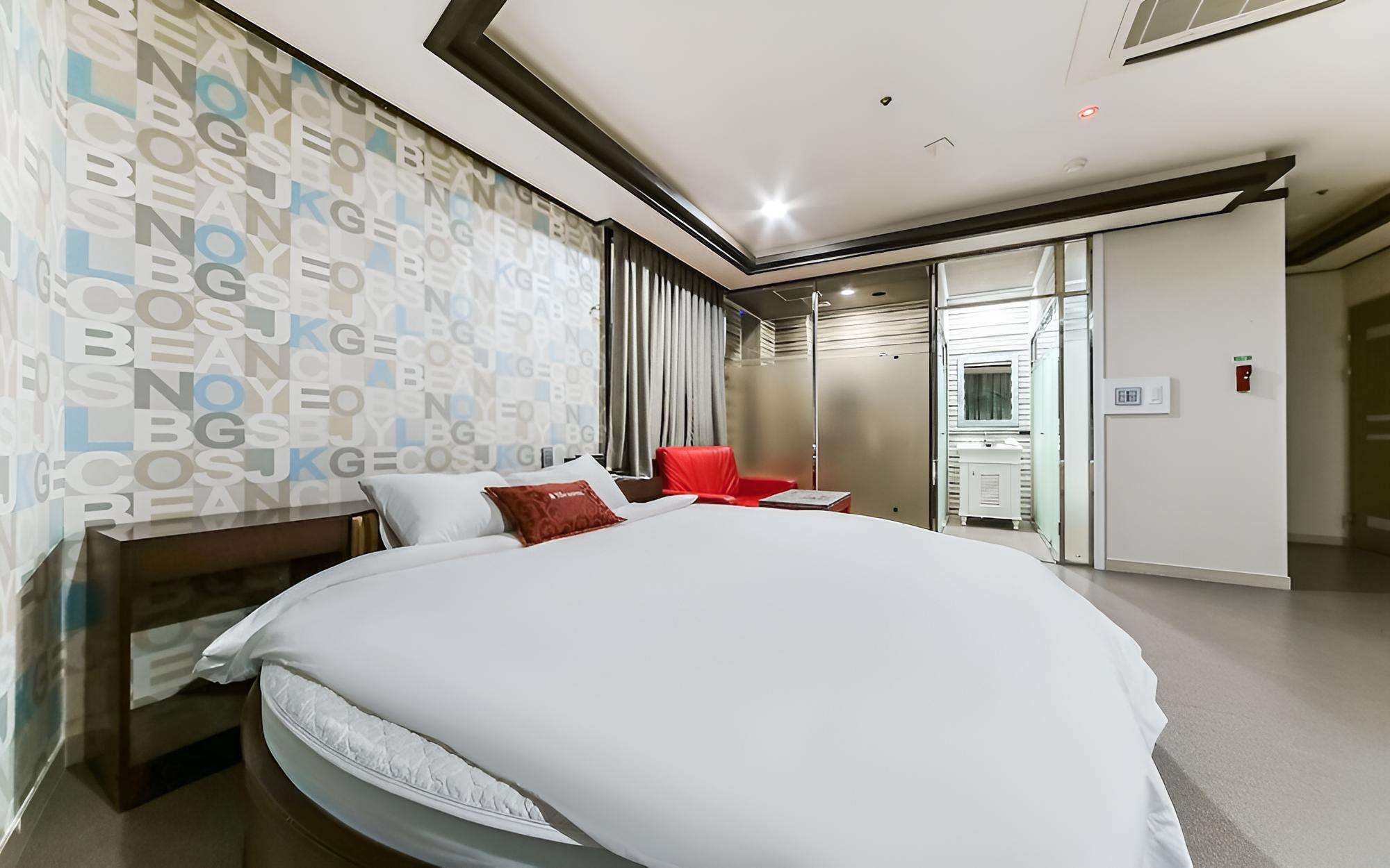 Room (VIP Room - Party Room (King and Doubl)