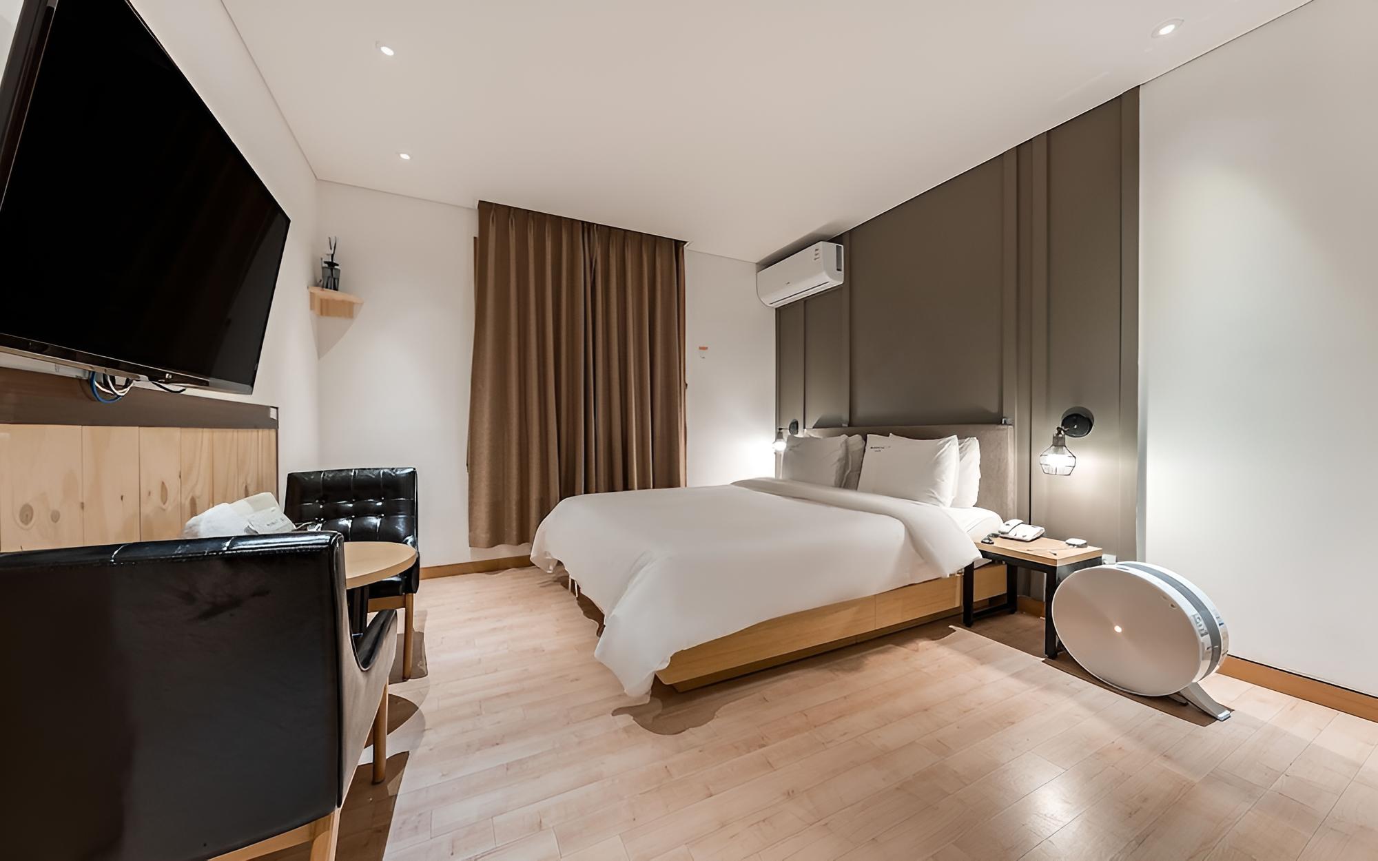 Room (Non-smoking Room (Netflix 1PCStyler))