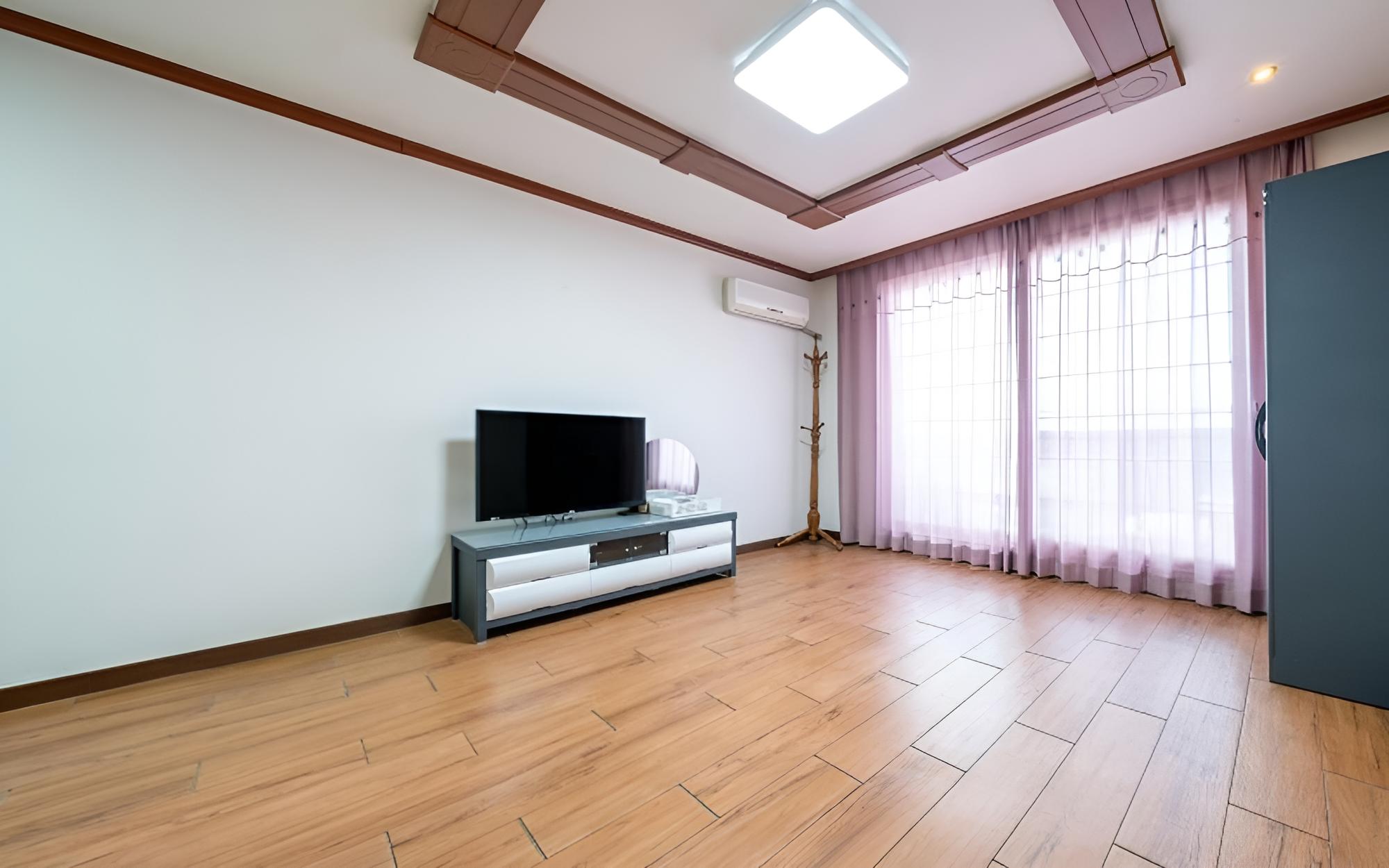 Room (Room 304 (Family Room Ocean View))