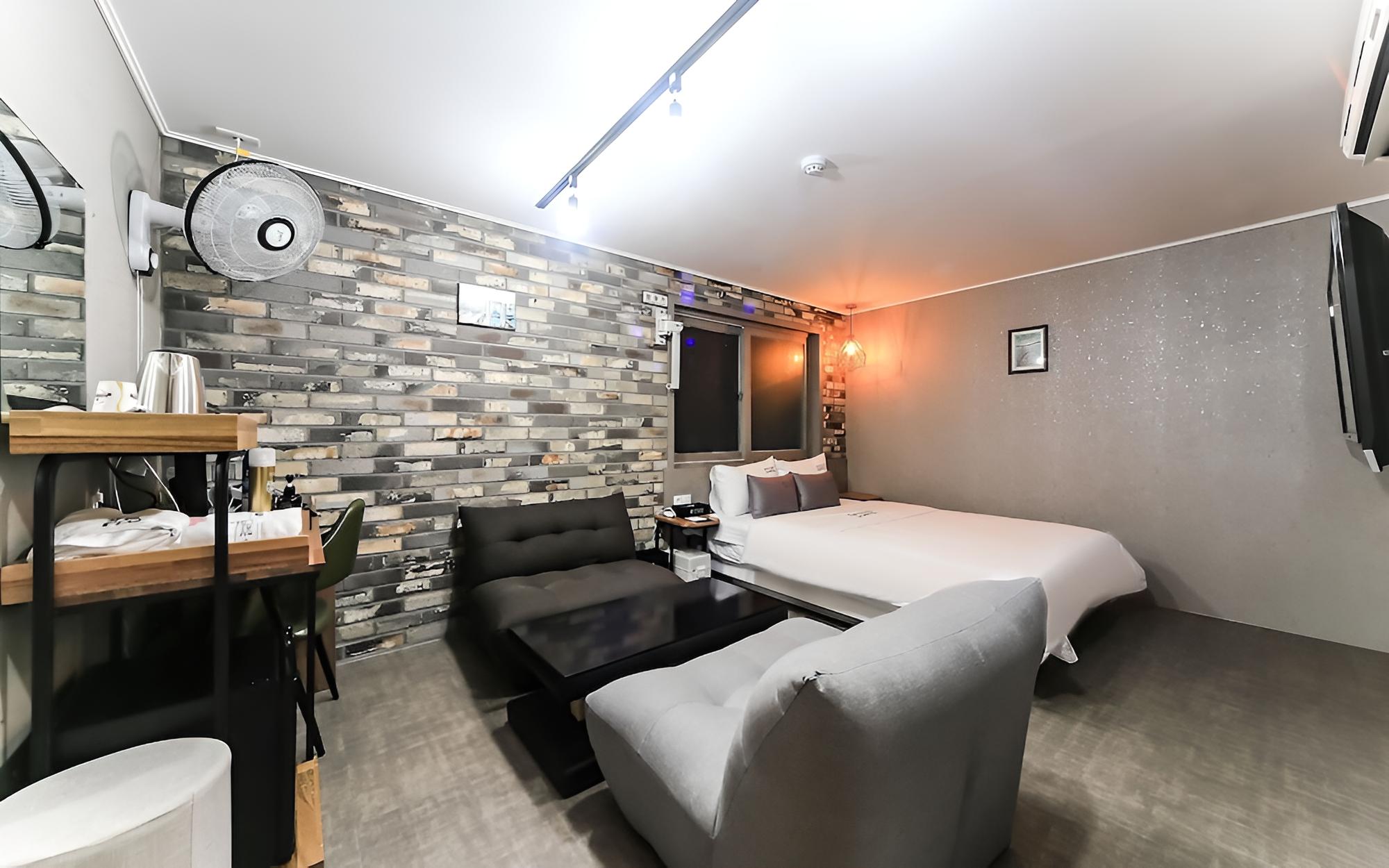 Room (VIP (ramen provided only to hotel gue)
