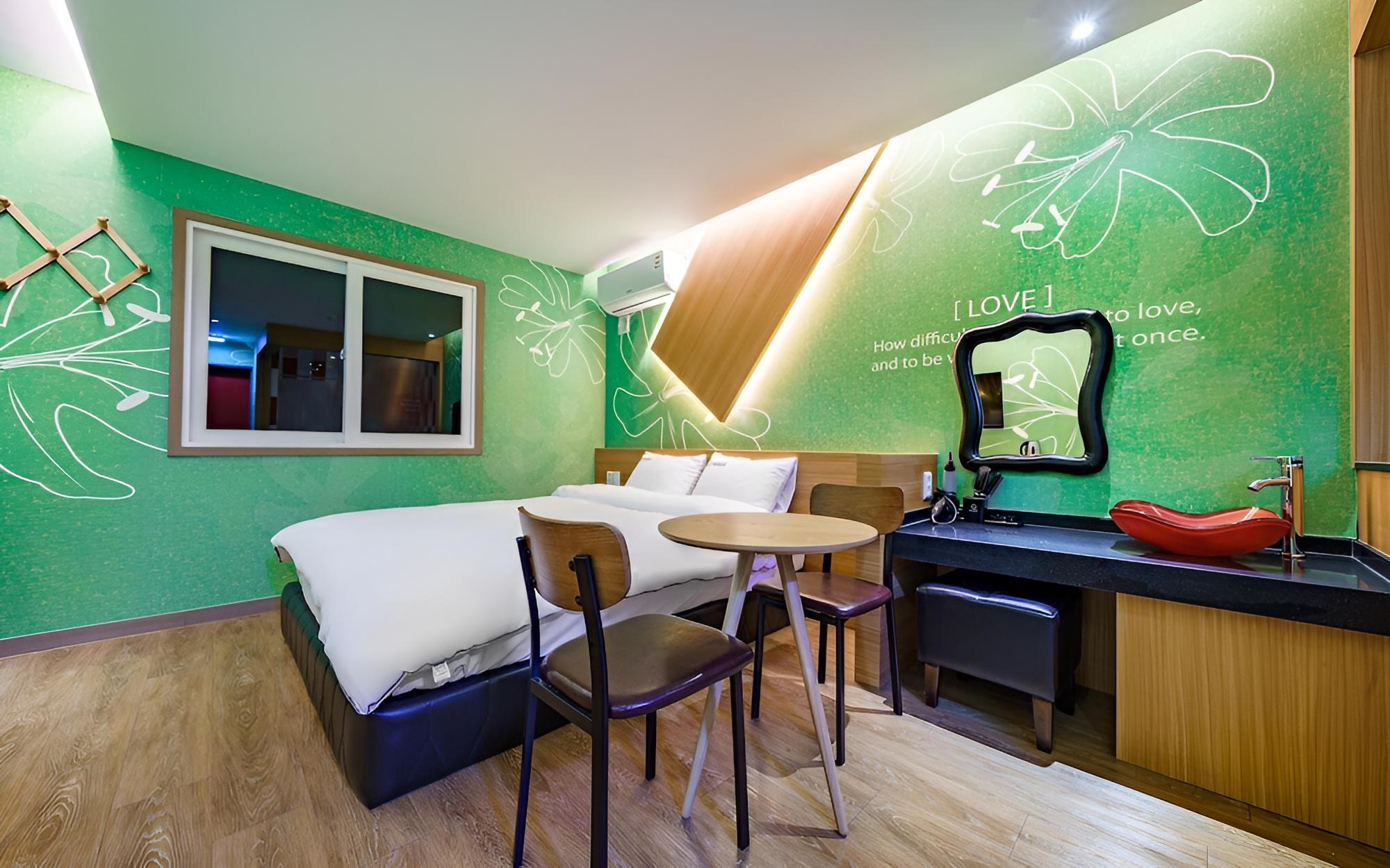 Room (Late check-in)