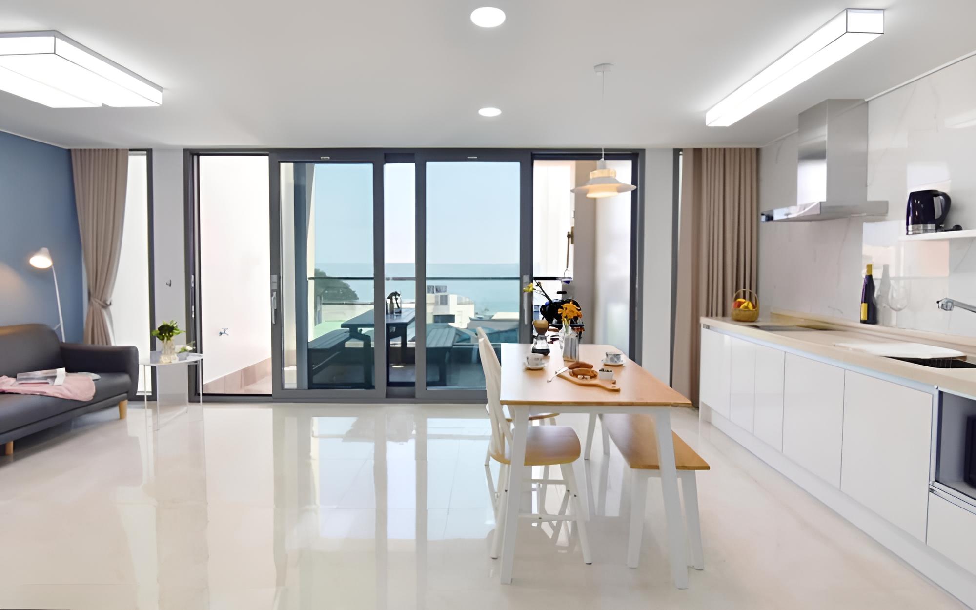 Room (Room 402 (Two Room Ocean View))